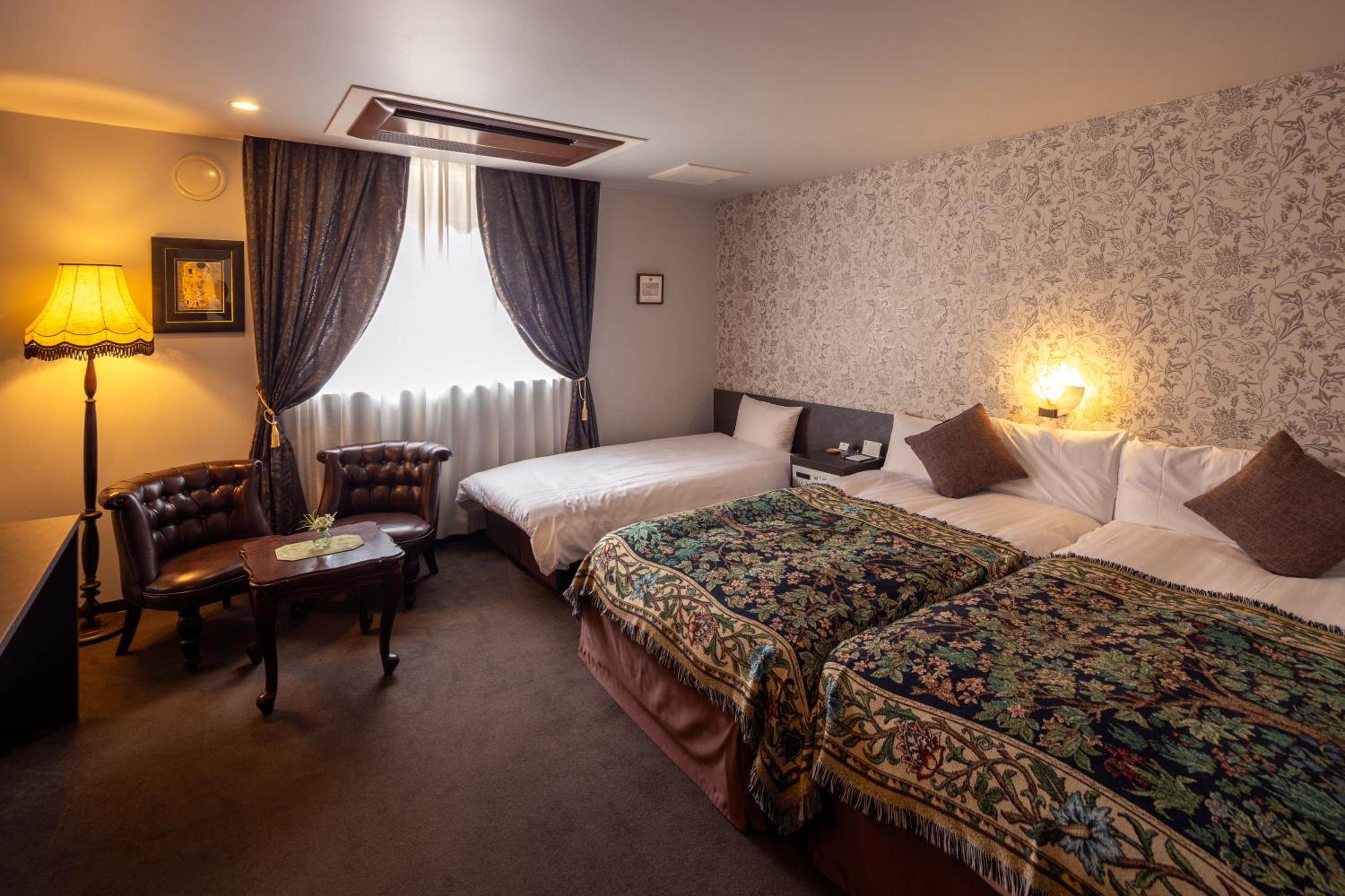 Twin Room - Photo 9