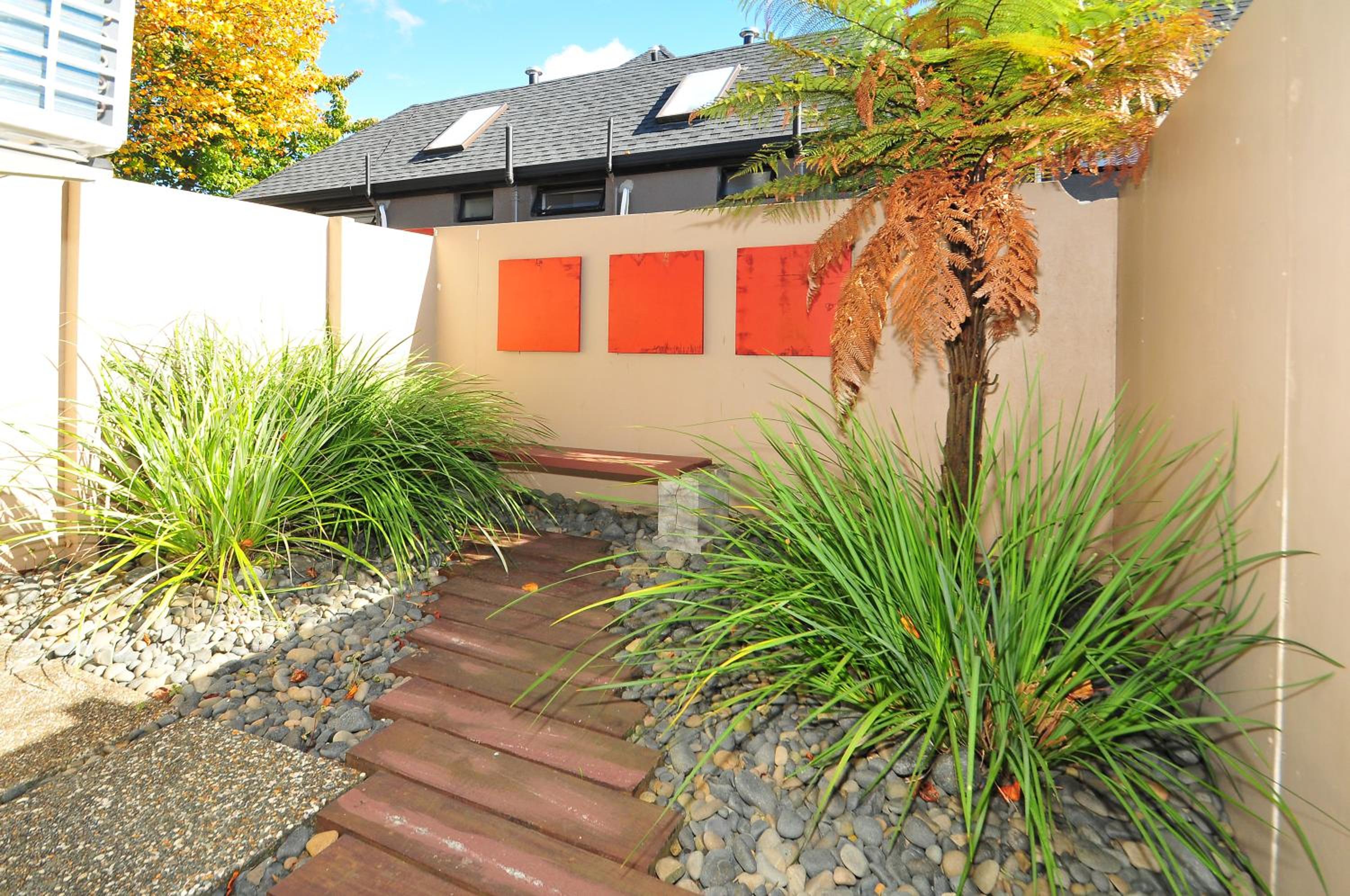 Studio with Private Courtyard - Photo 3