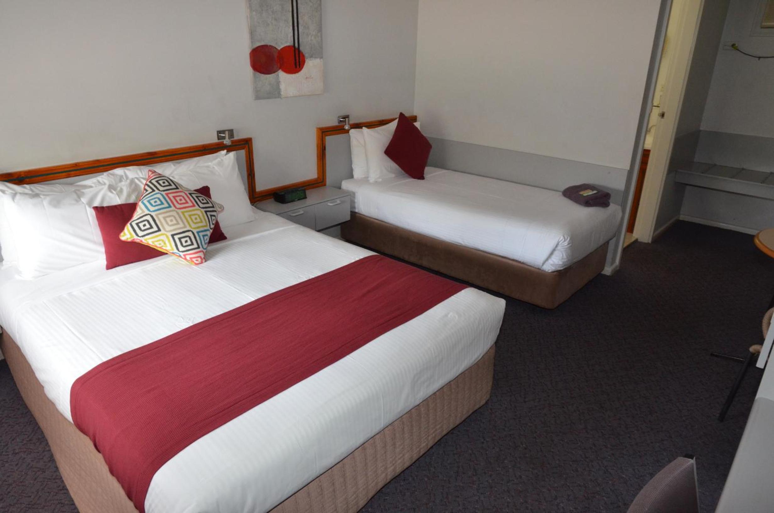 Twin Room - Photo 10