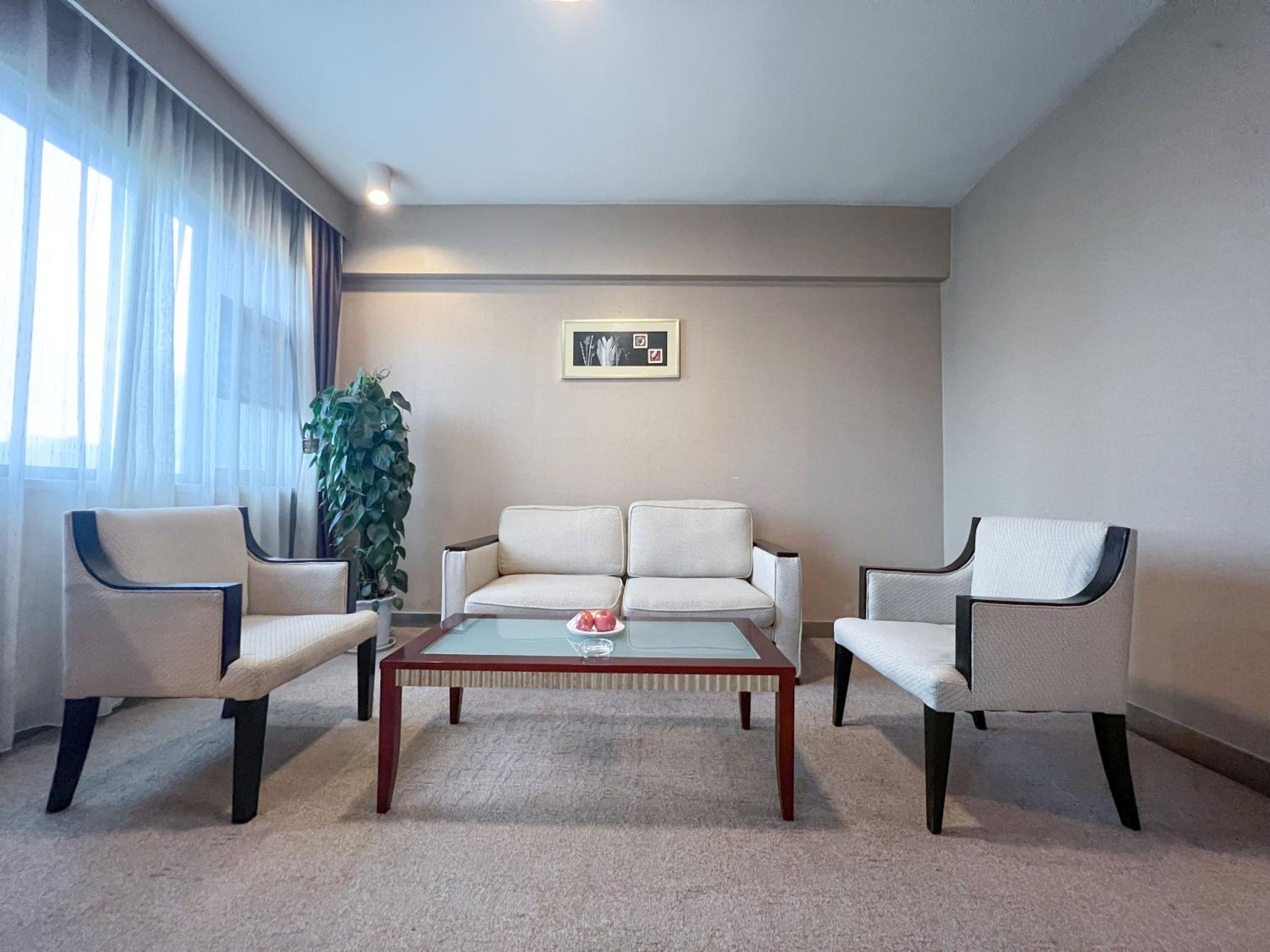 Queen Suite - Photo 4