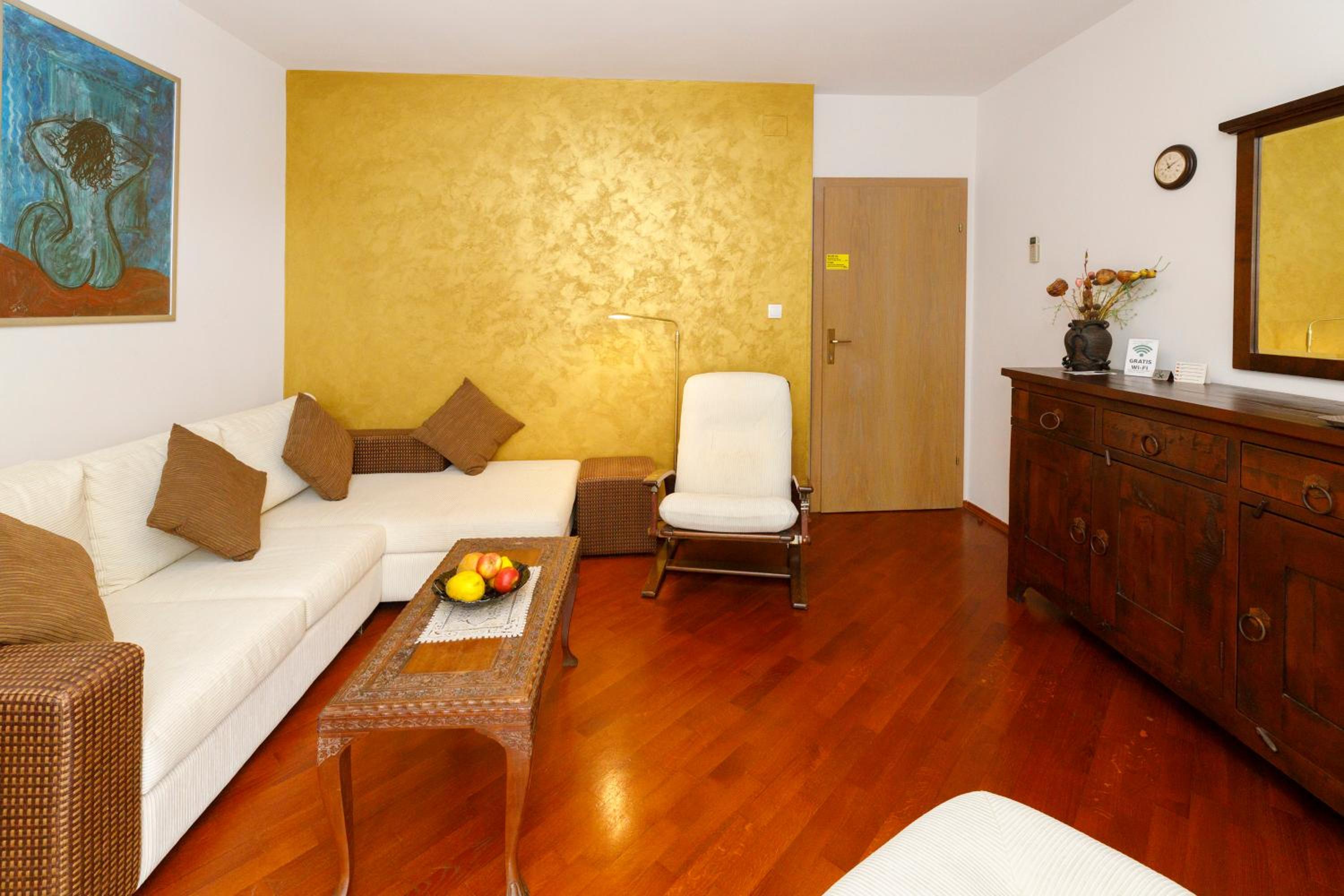 Duplex Suite - Photo 4