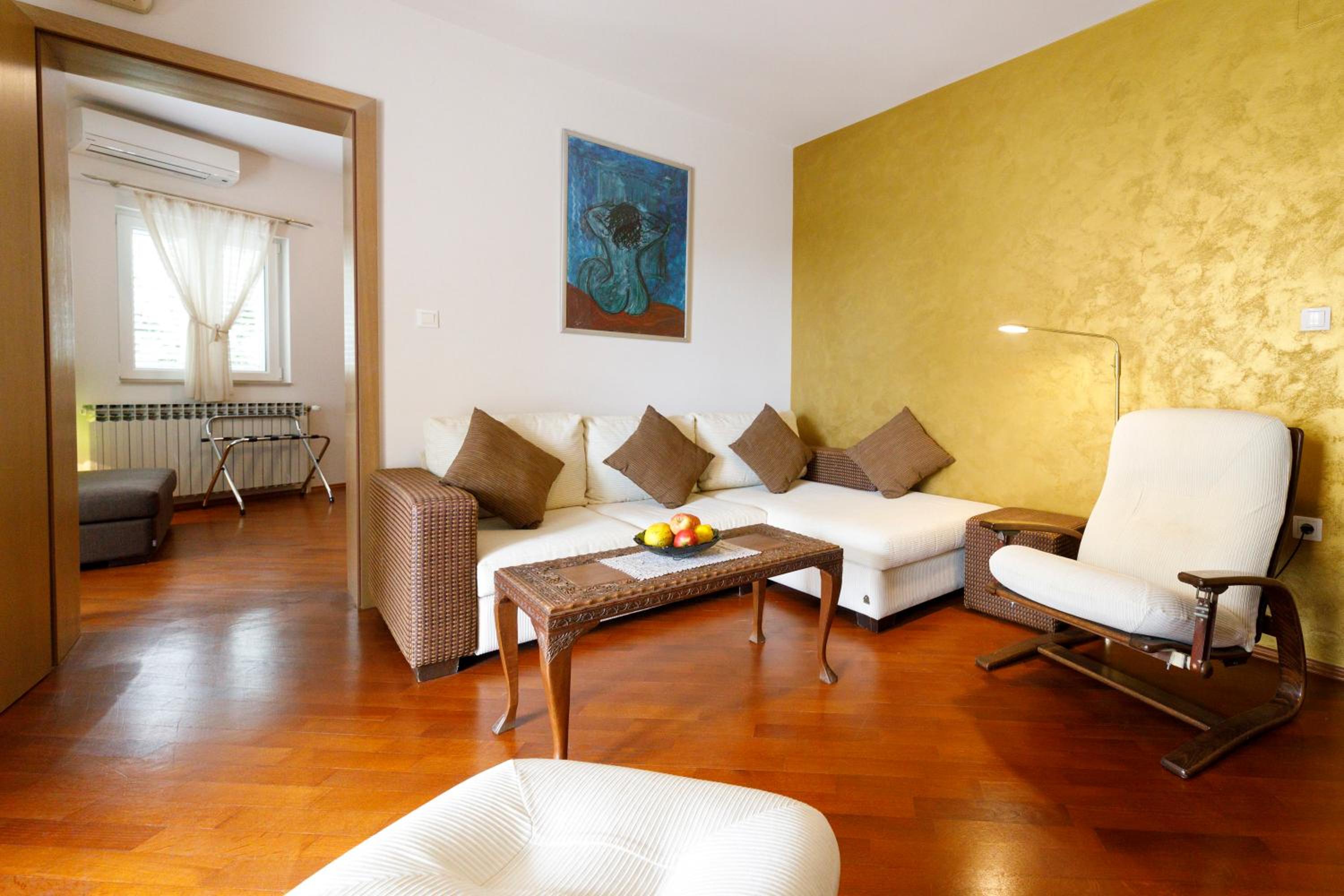 Duplex Suite - Photo 2