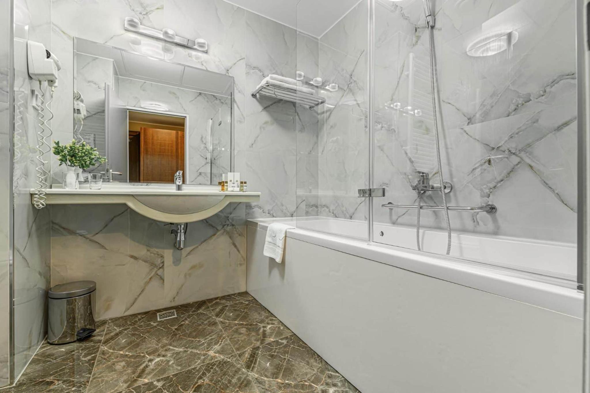 Business Double Room with Danube View - Photo 2