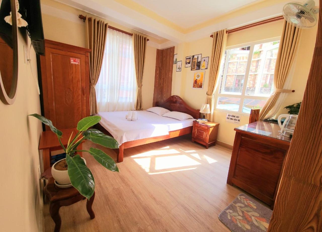 Deluxe Double Room (2 Adults + 1 Child)