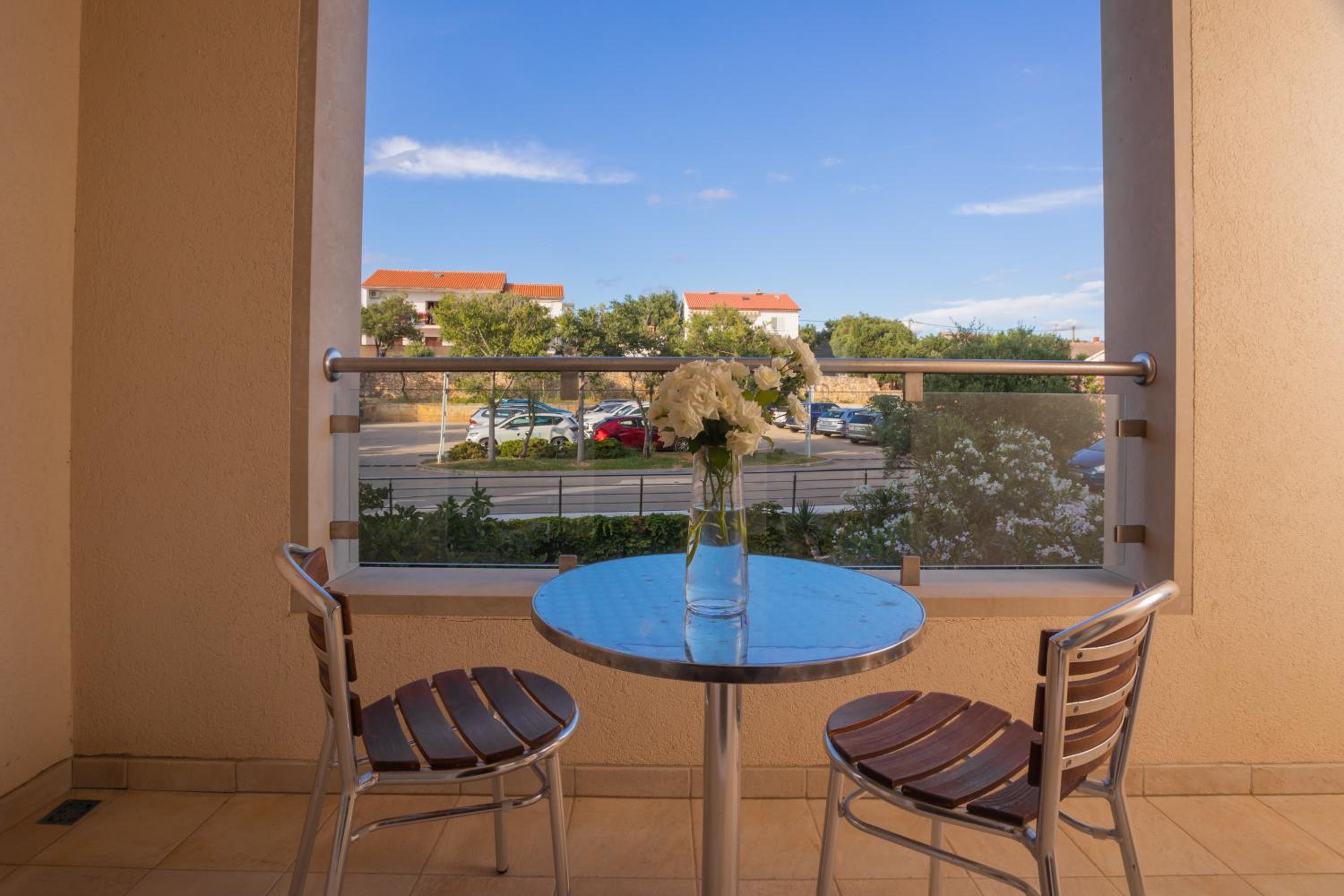 Comfort Family Room with Balcony - Photo 3