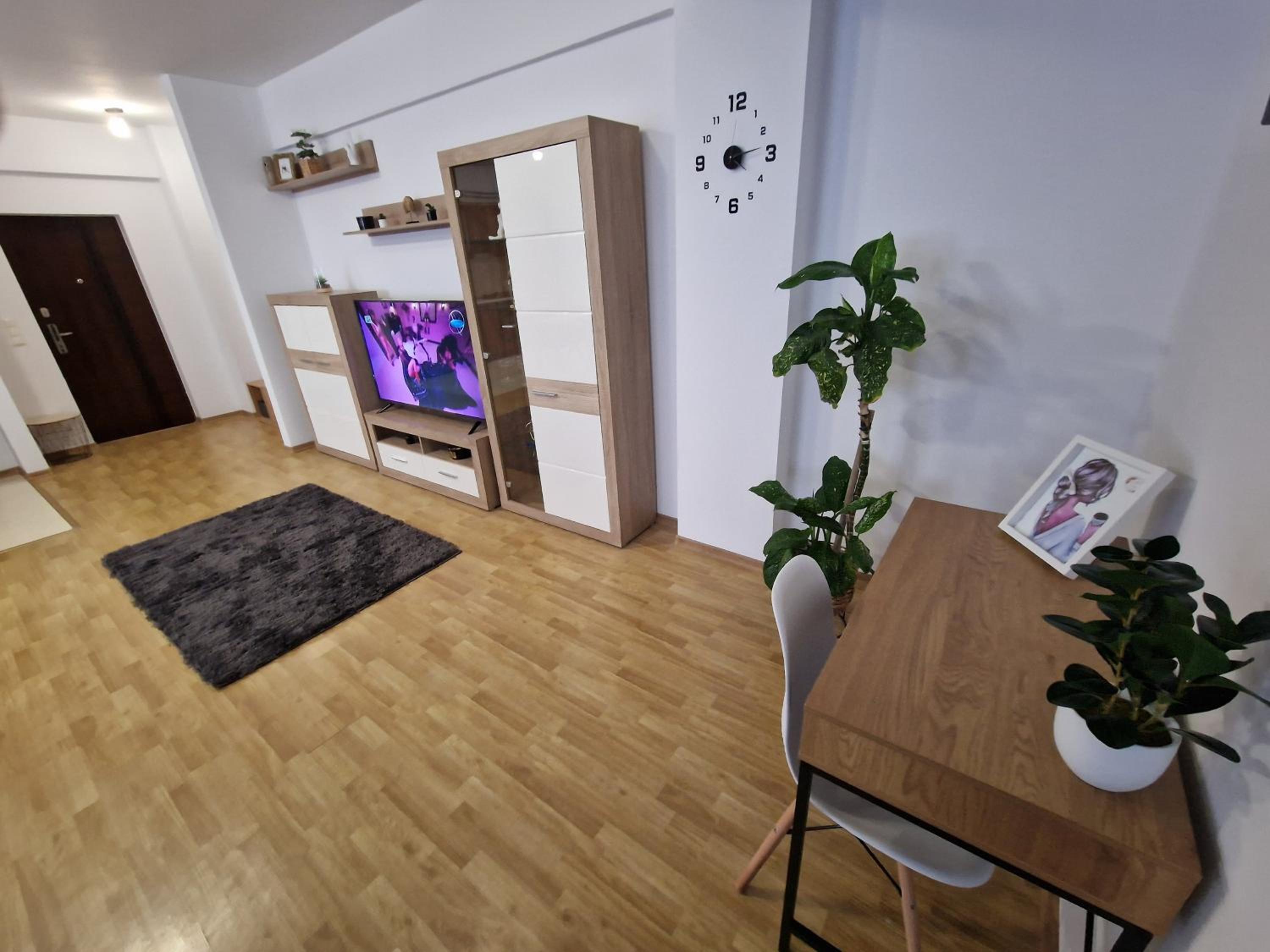 One-Bedroom Apartment photo 1