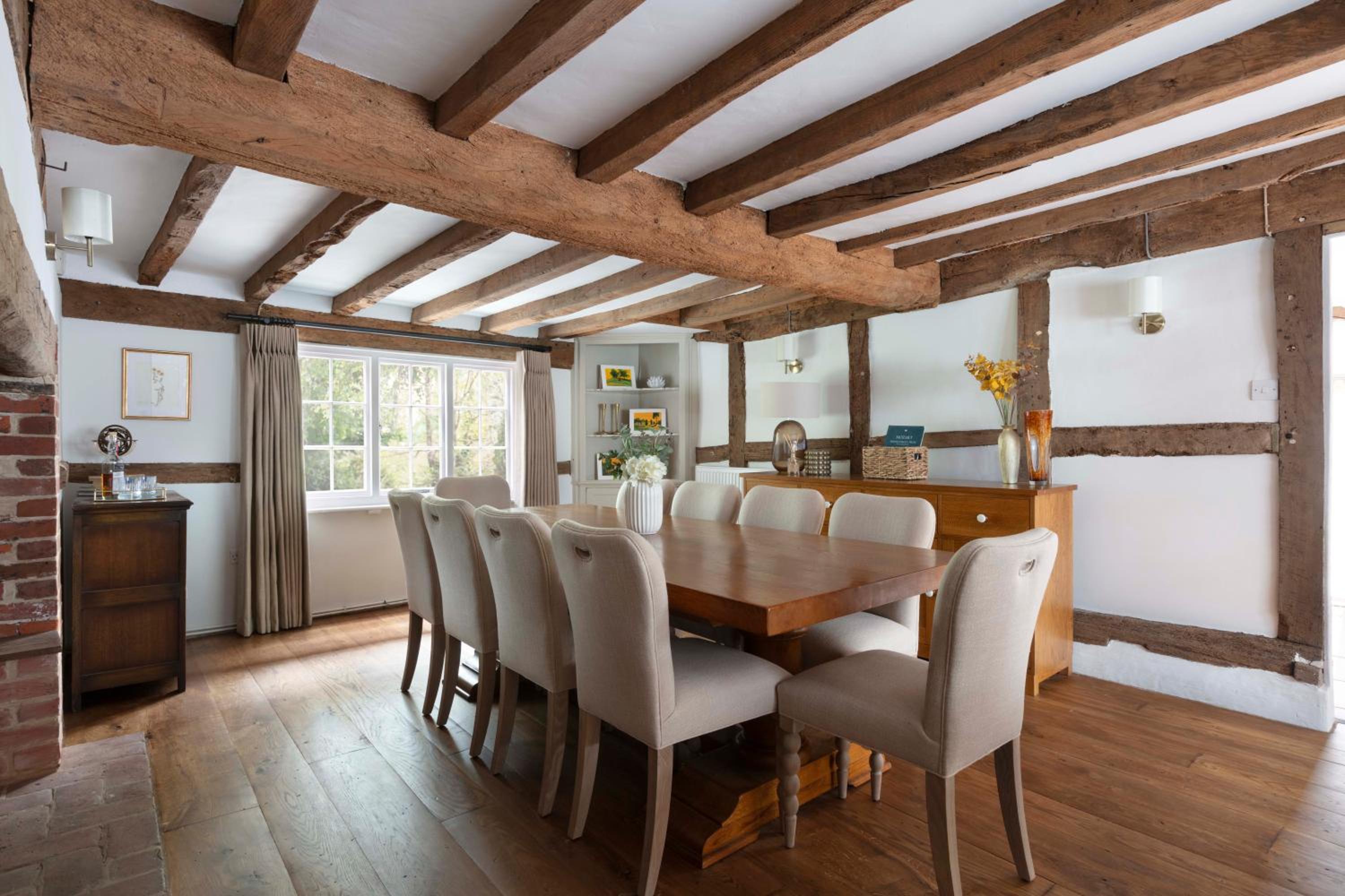 Five-Bedroom House - Photo 25