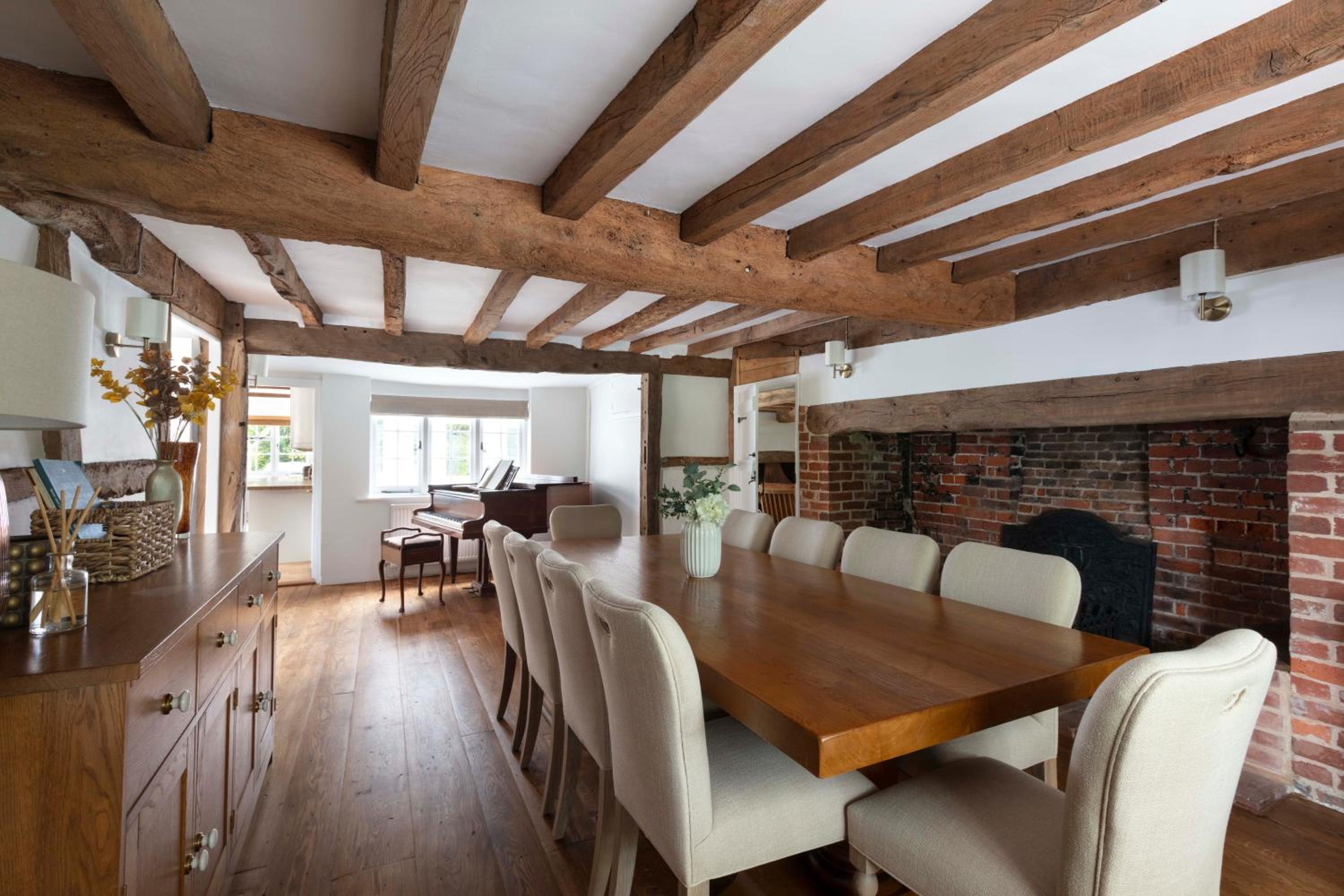 Five-Bedroom House - Photo 26