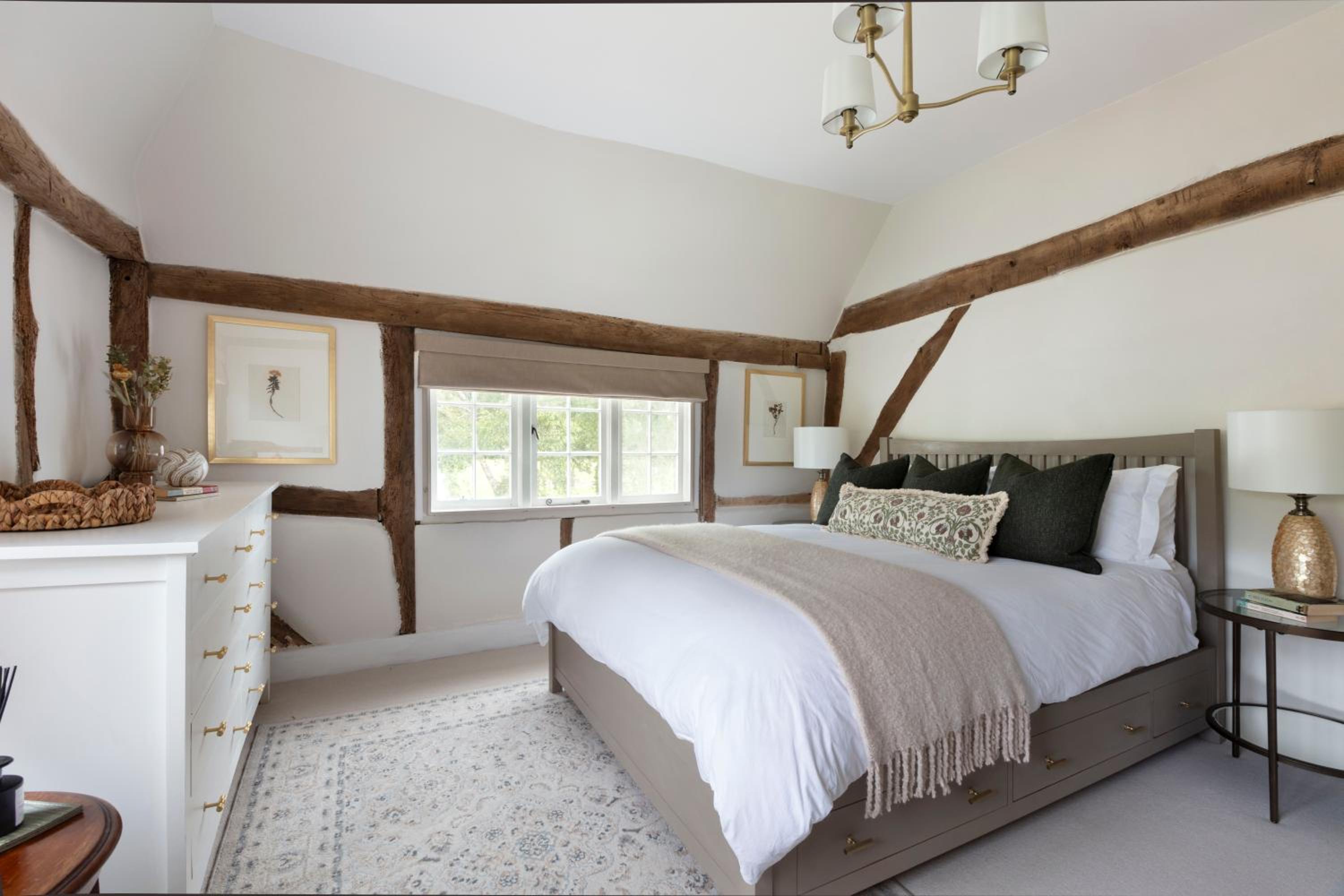 Five-Bedroom House - Photo 18