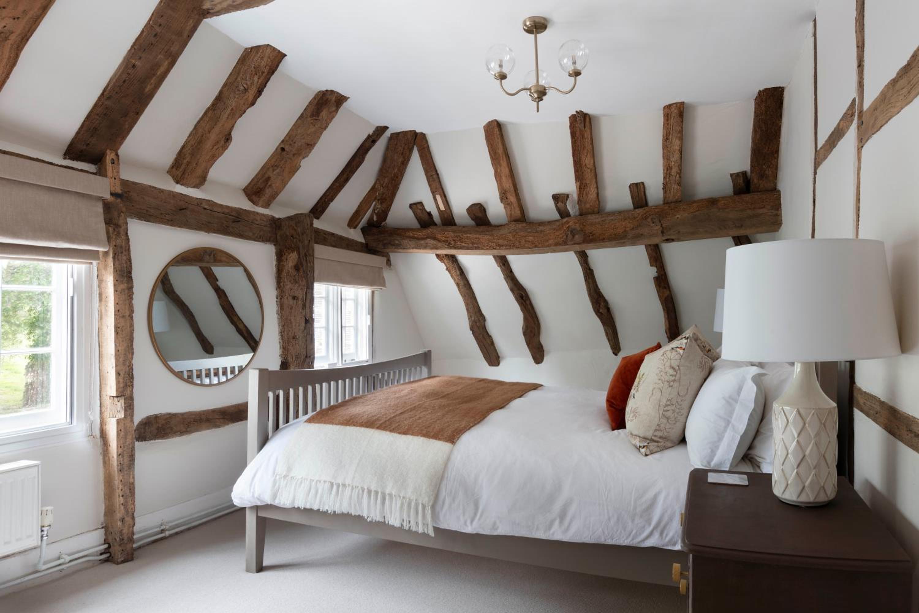 Five-Bedroom House - Photo 30