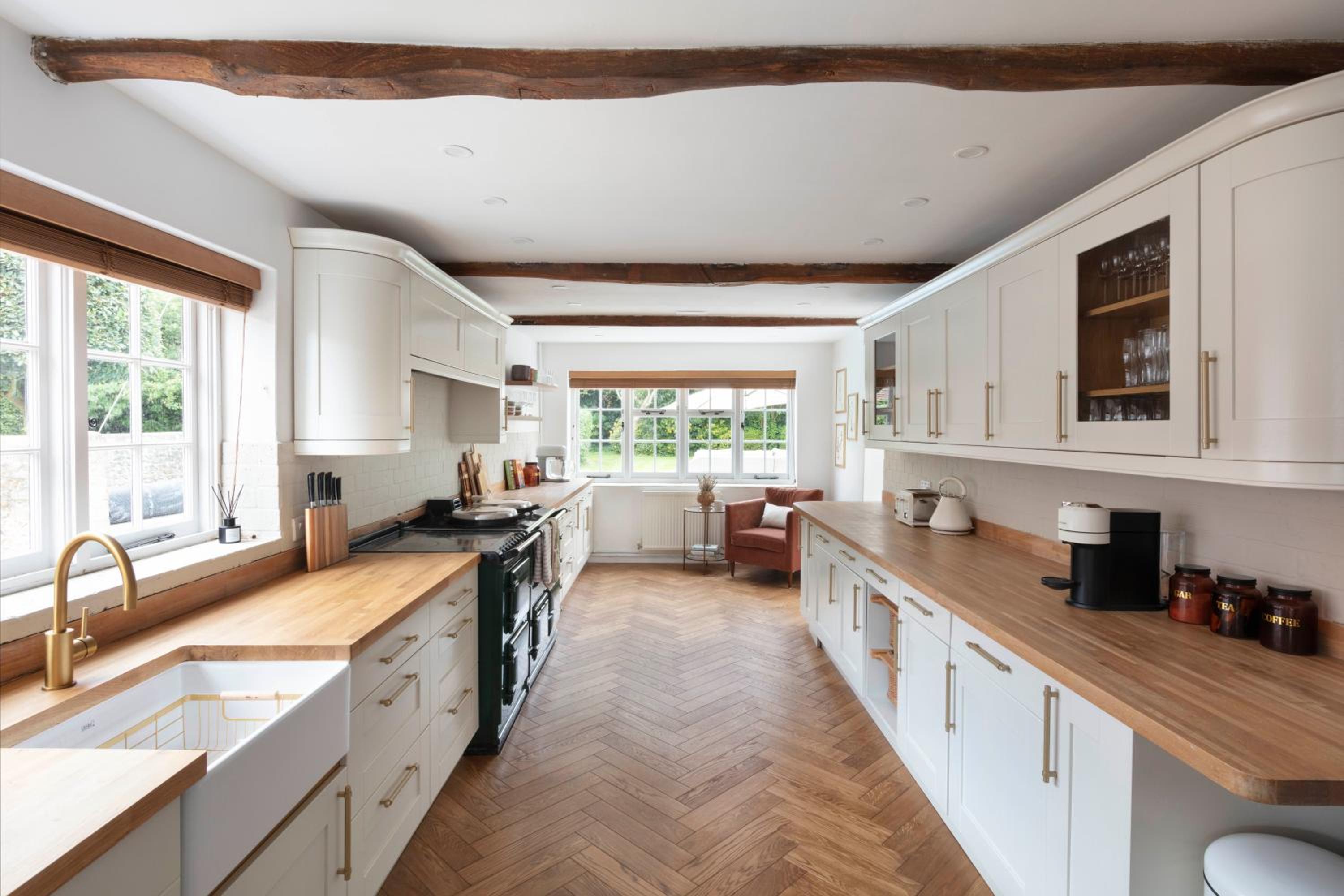 Five-Bedroom House - Photo 24