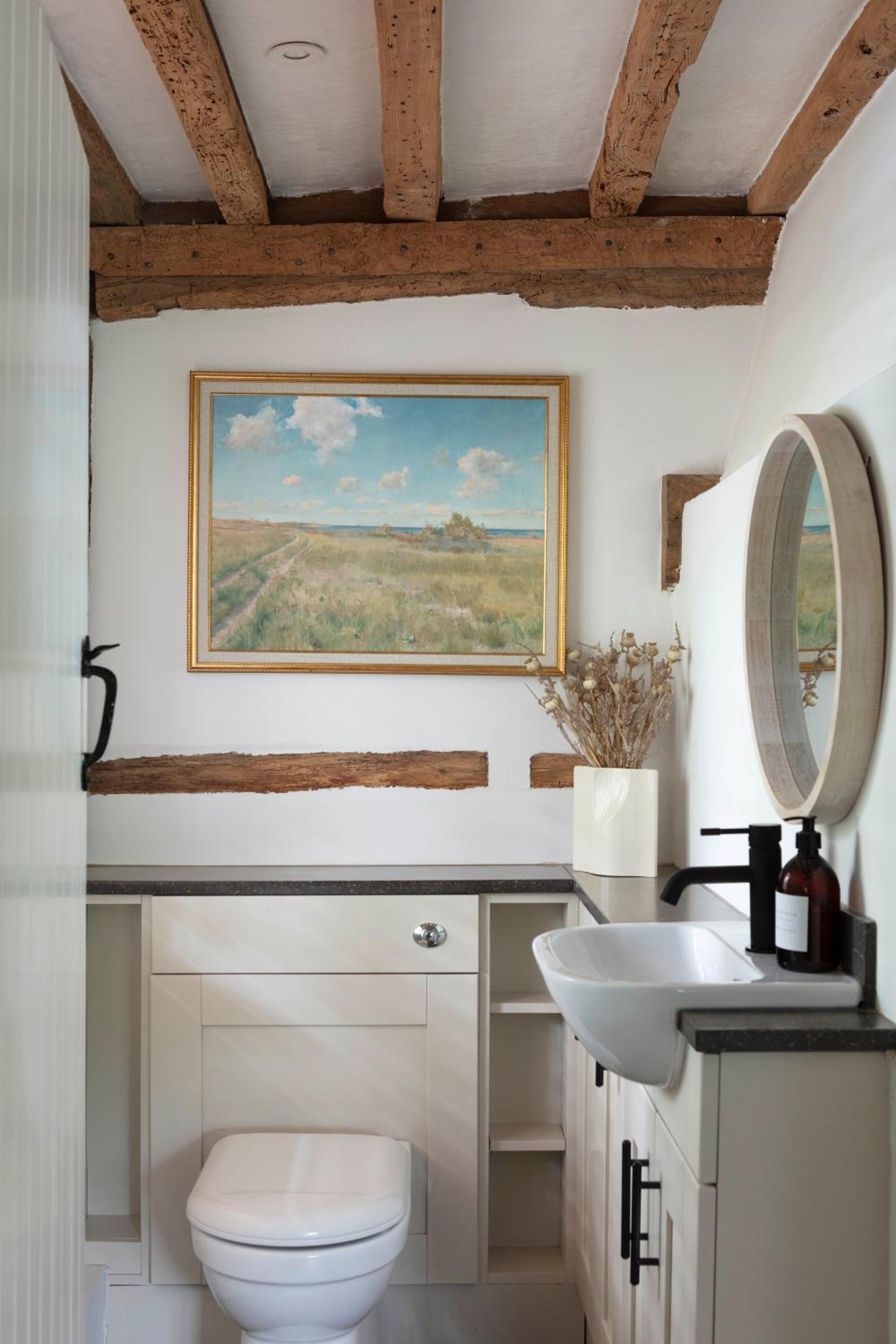 Five-Bedroom House - Photo 37
