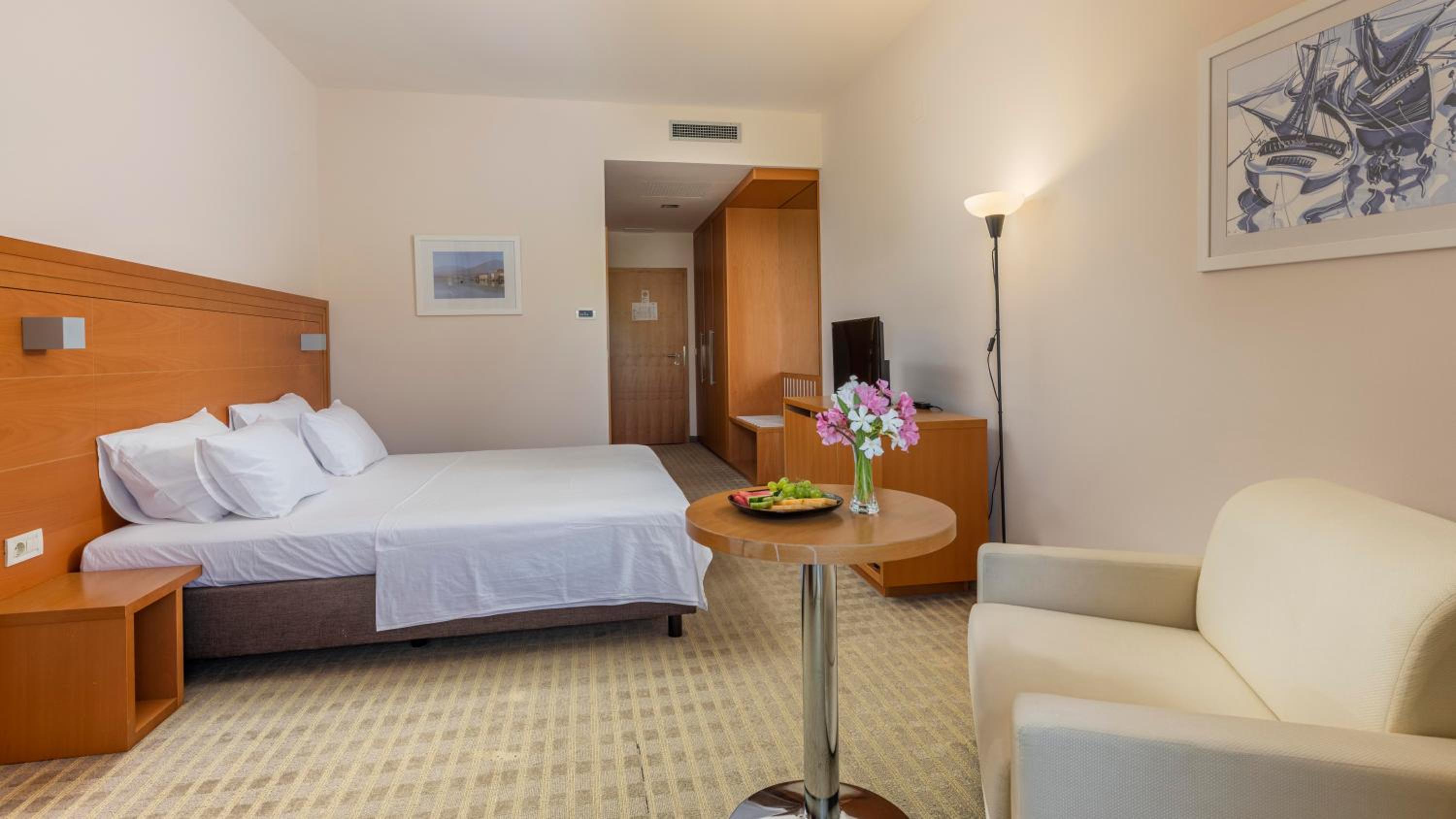 Superior Double Room with Balcony and Park View - Photo 3