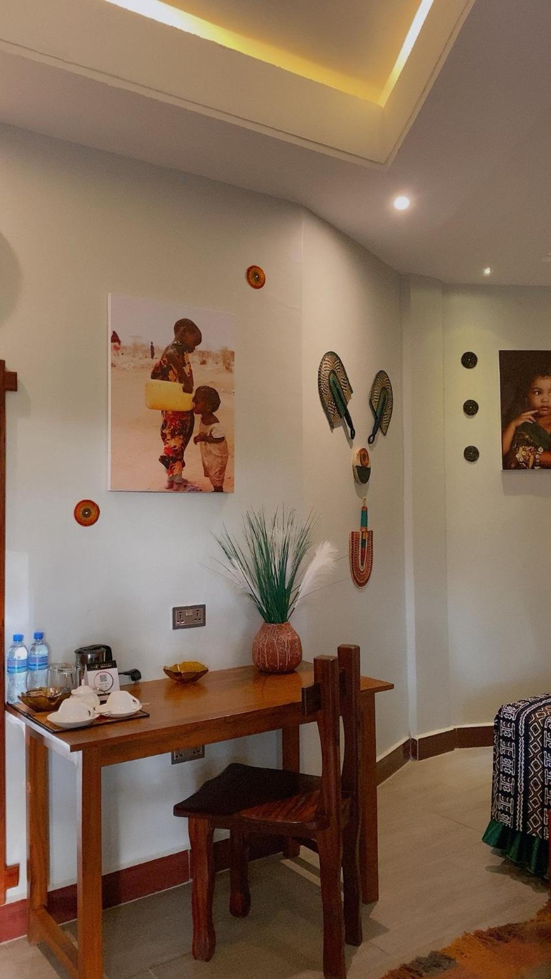 Deluxe King Room - Photo 8