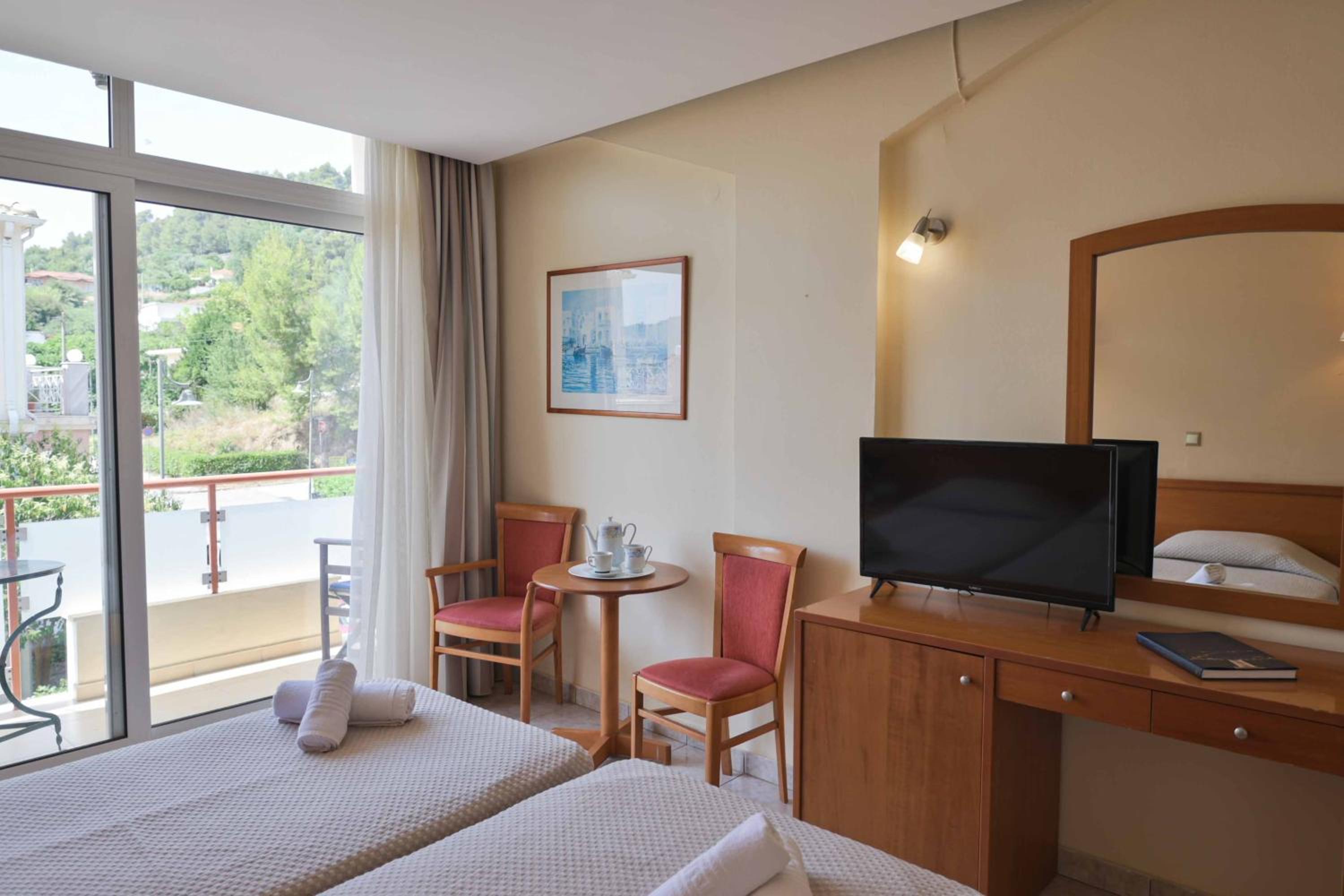 Standard Double or Twin Room - Photo 12