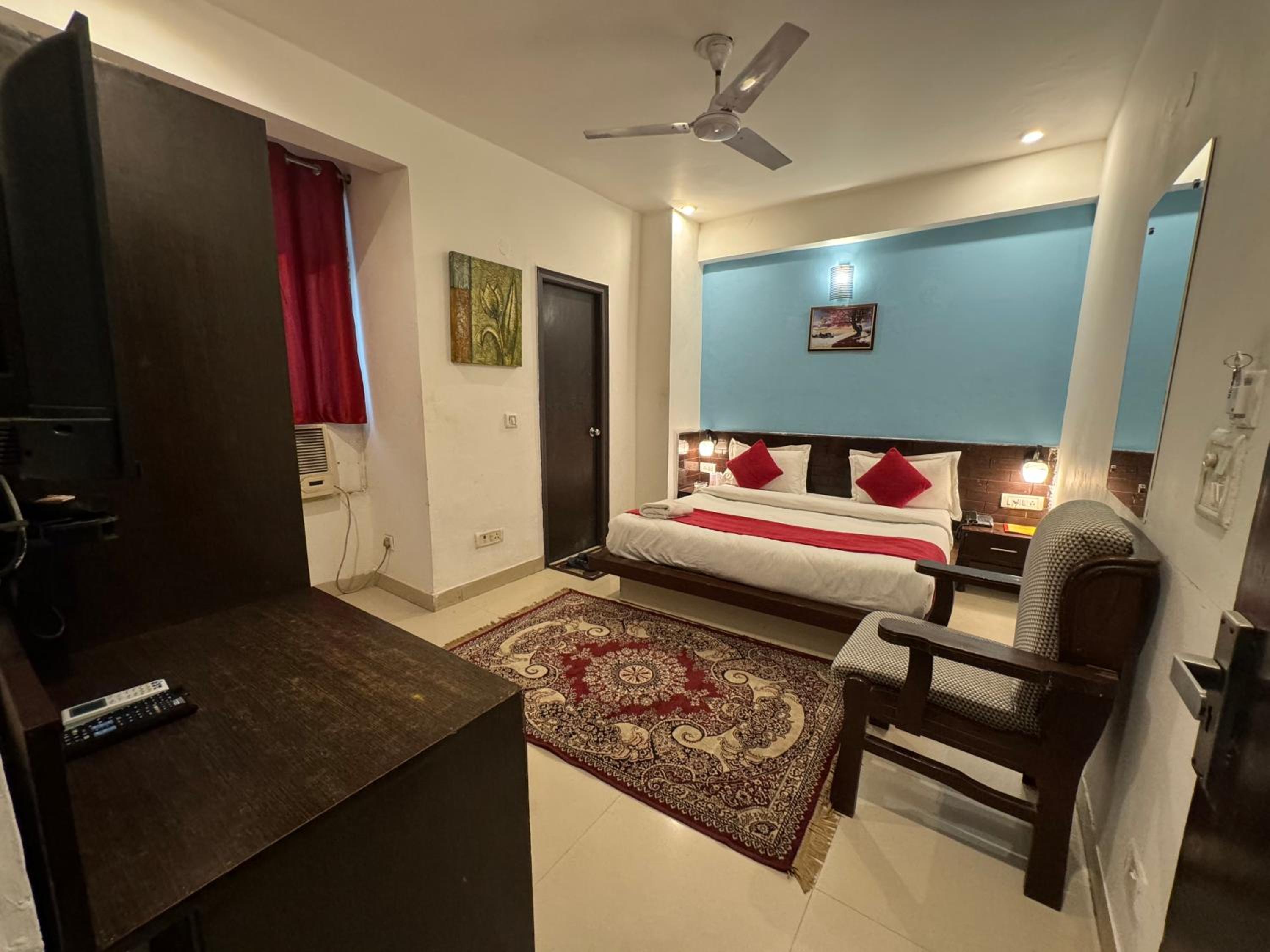 Deluxe Room - Photo 6