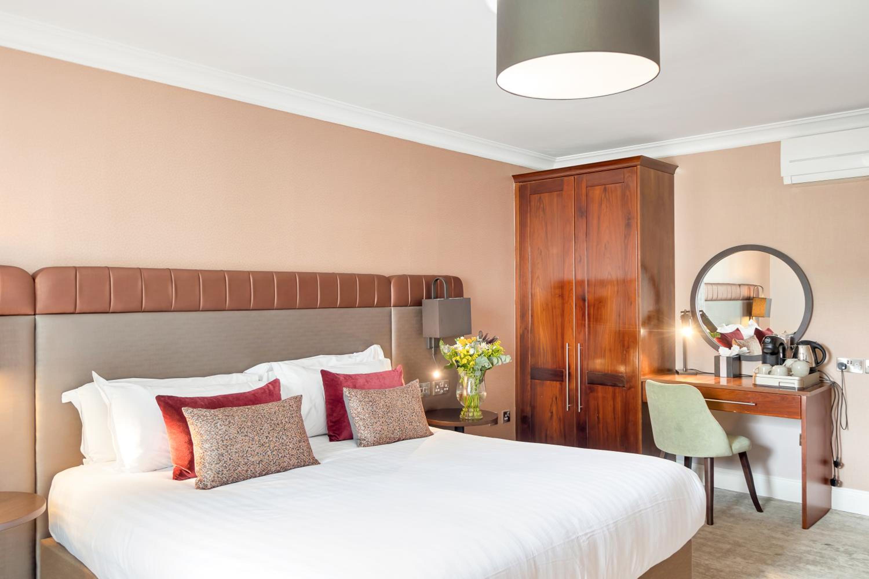 Classic King Room - Photo 6