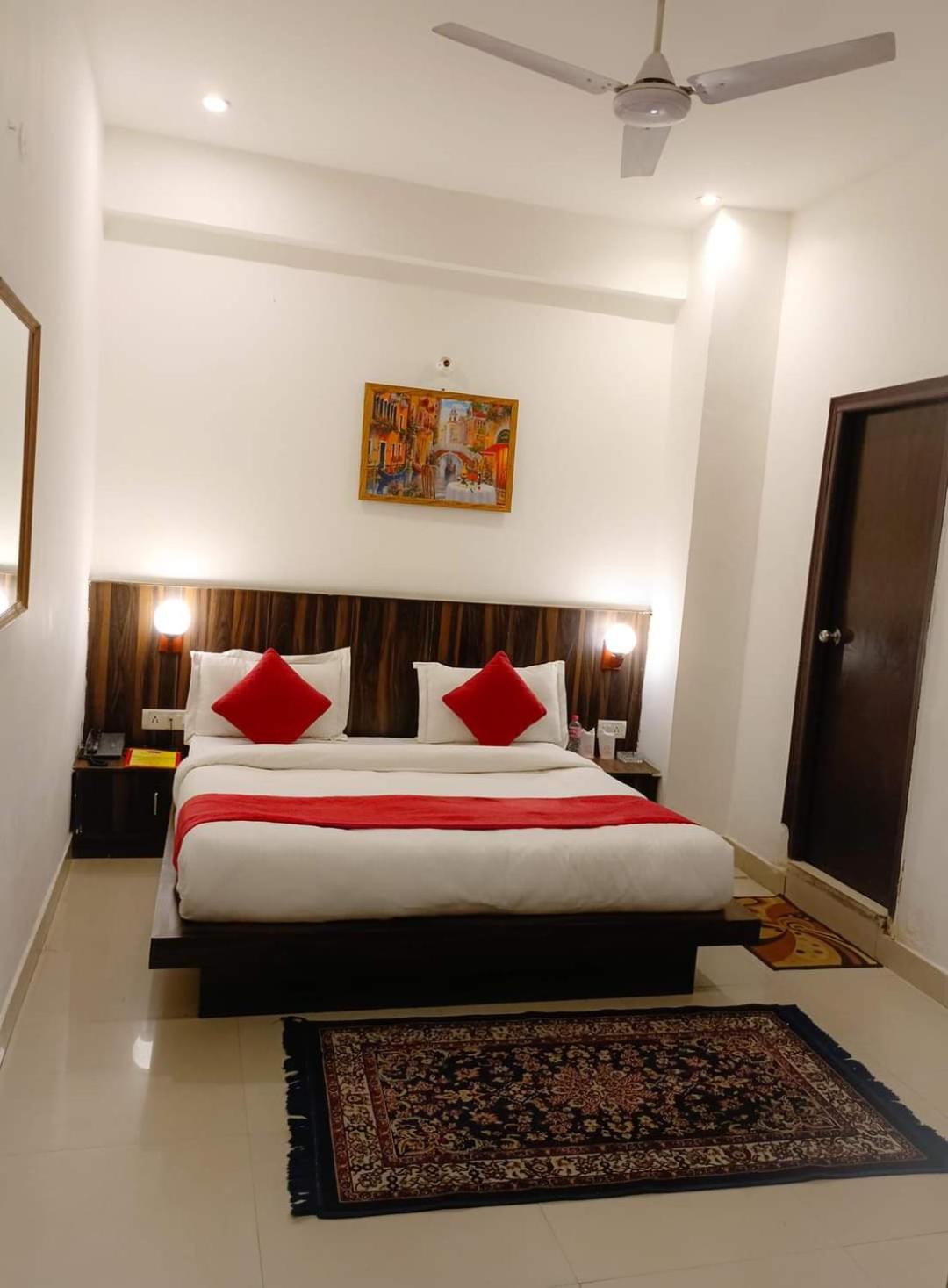 Deluxe Room - Photo 8