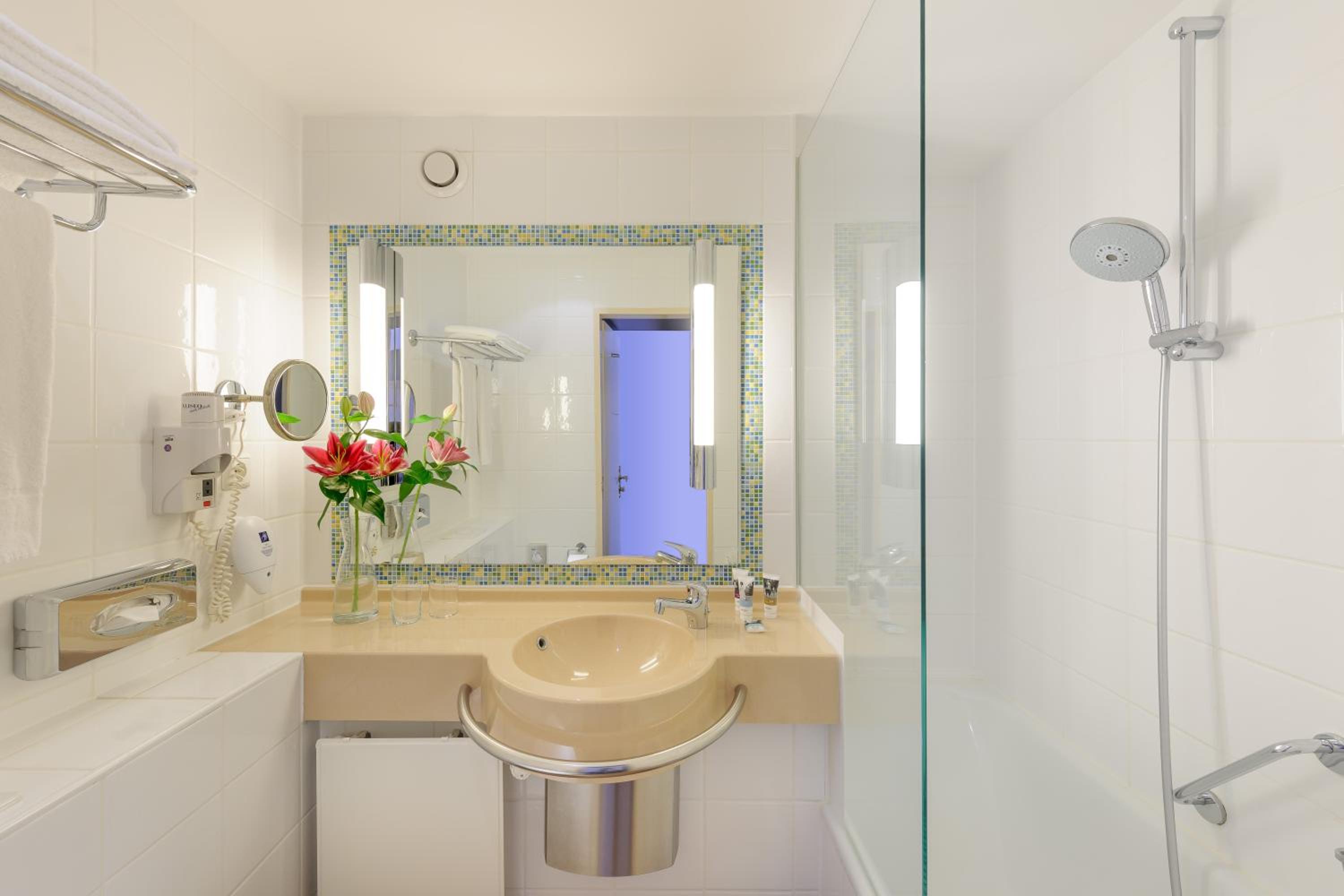 Standard Double Room - Photo 5
