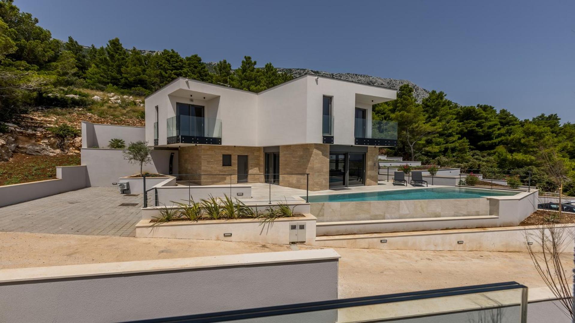 Three-Bedroom Villa photo 2
