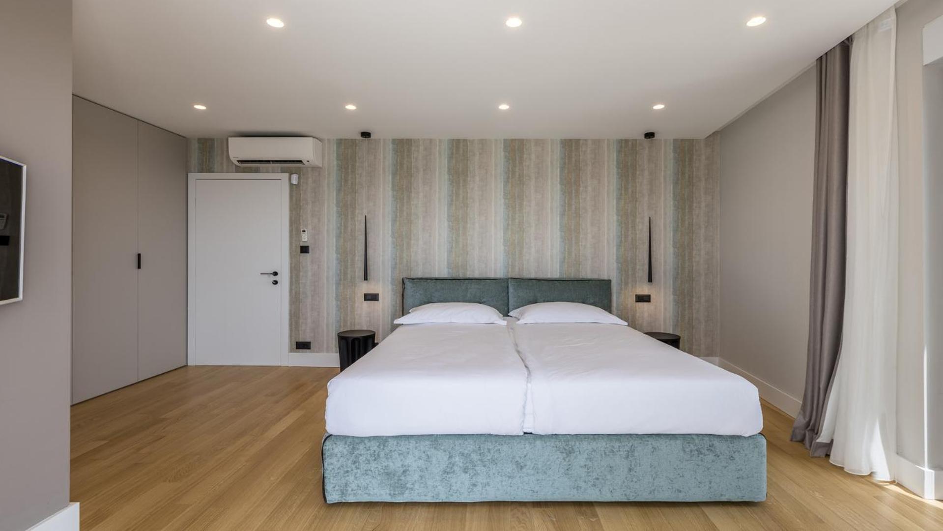 Three-Bedroom Villa photo 1