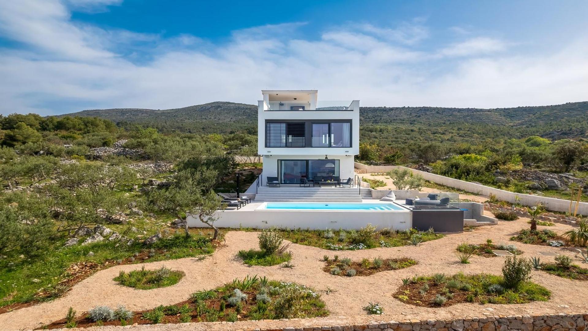 Three-Bedroom Villa photo 2