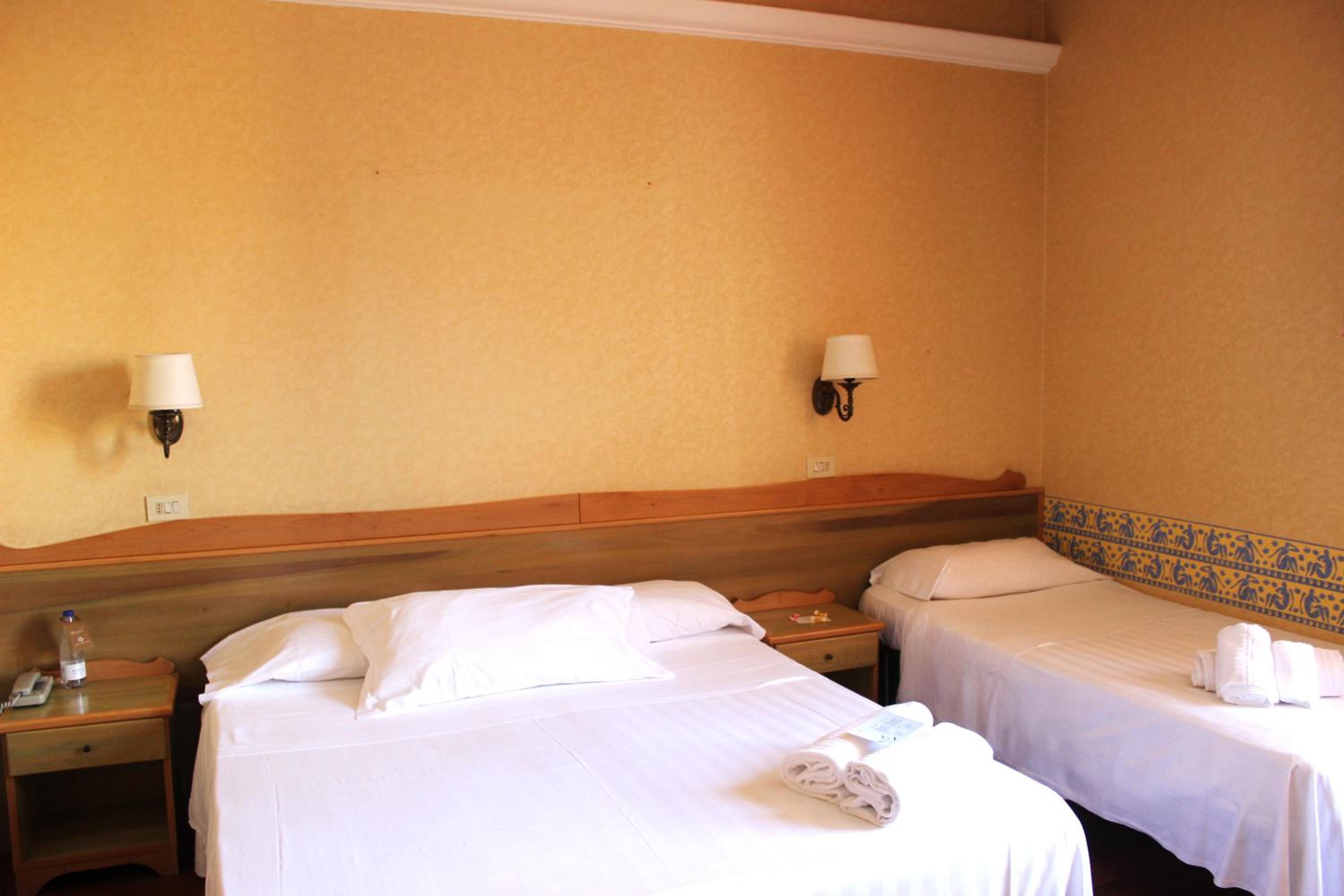 Triple Room - Photo 6