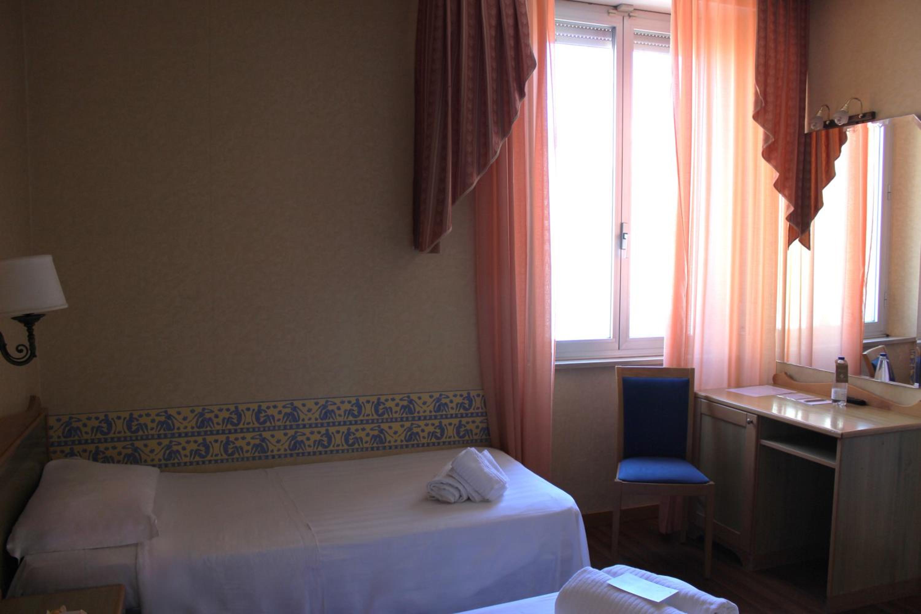 Triple Room - Photo 5