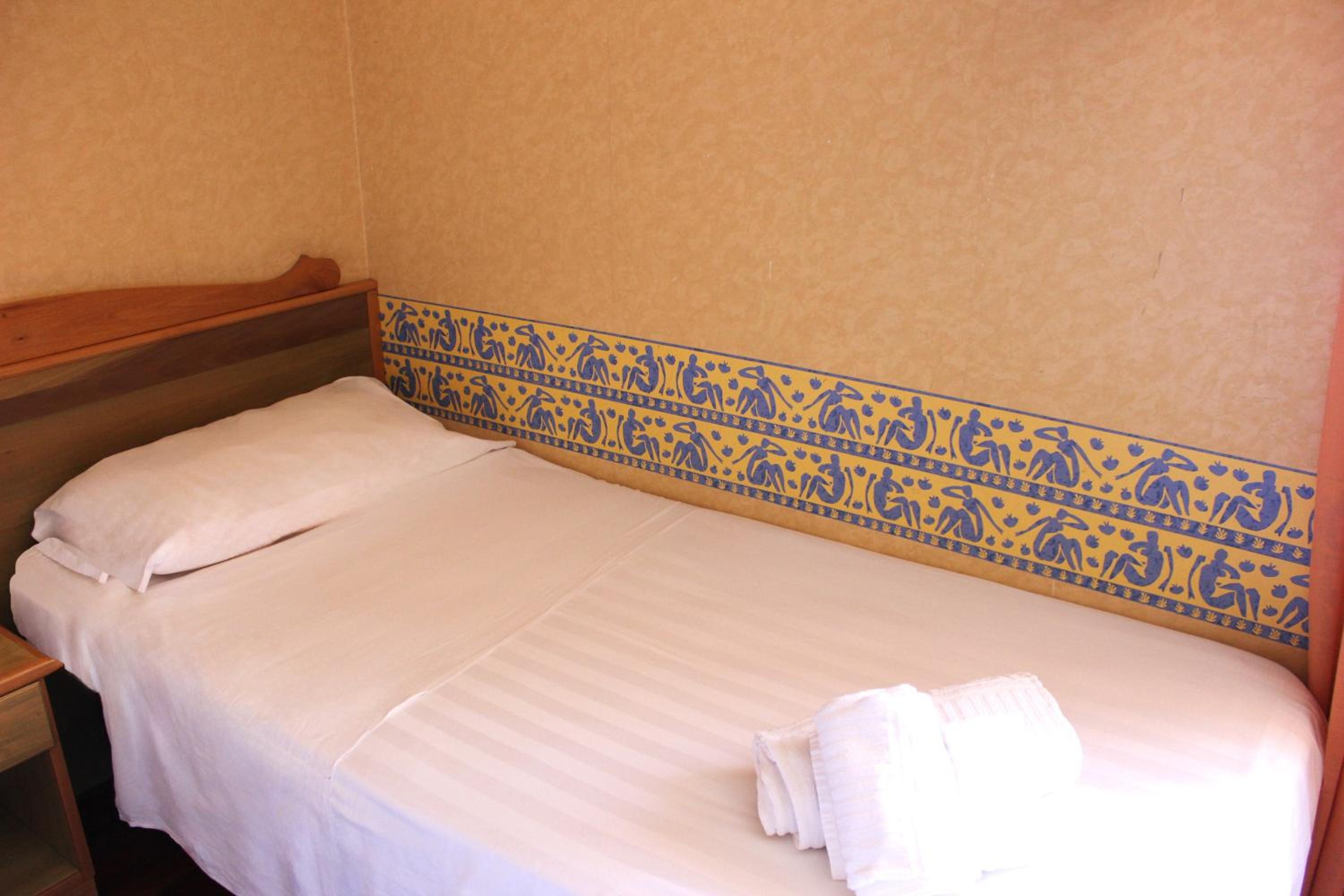 Triple Room - Photo 1