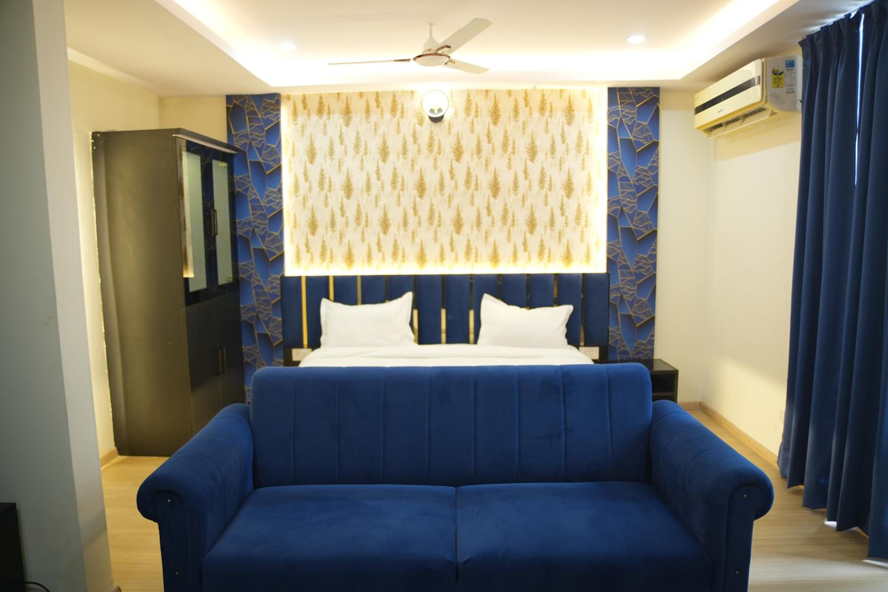 Deluxe Double Room With Balcony