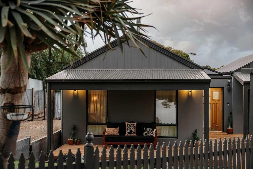 One-Bedroom House photo 2