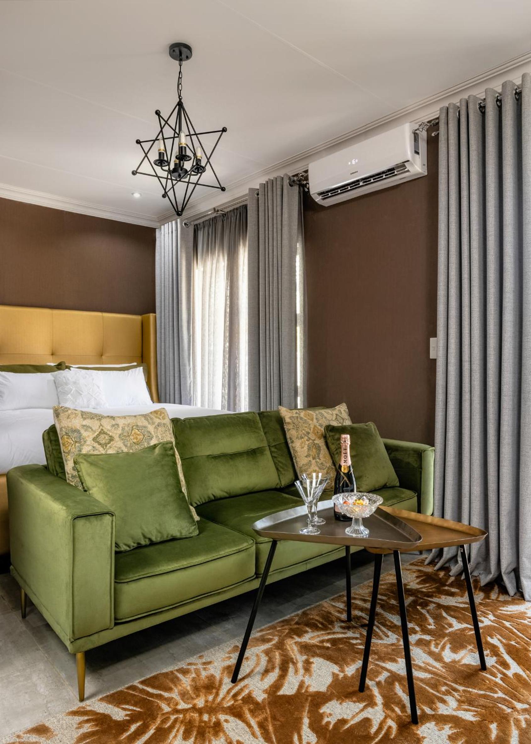 Deluxe King Room photo 2
