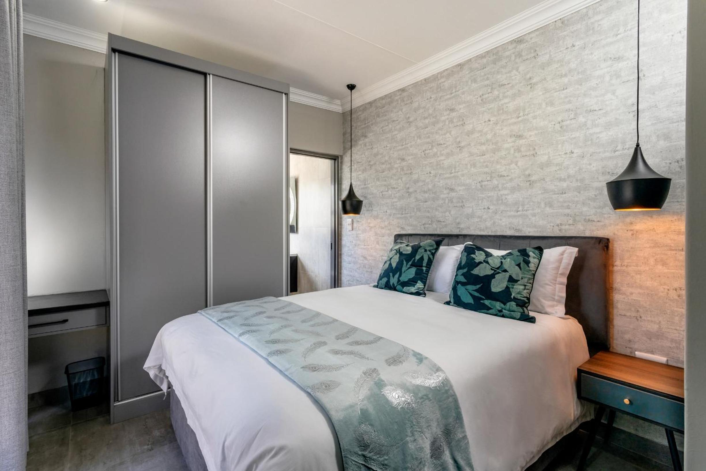 Queen Room photo 1