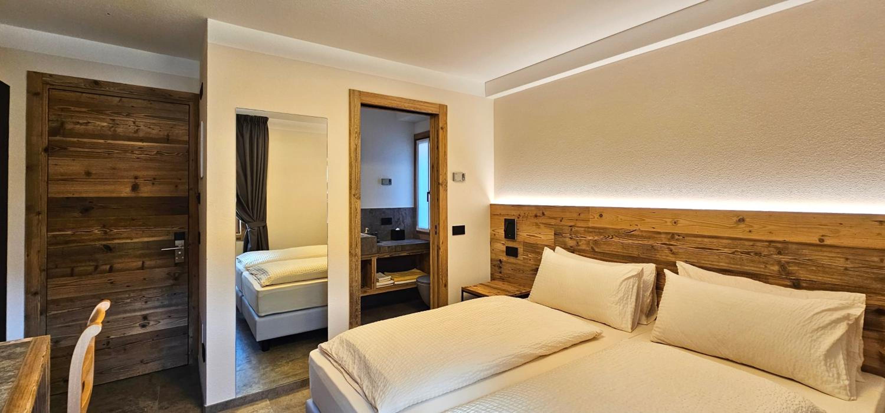 Double or Twin Room - Photo 8