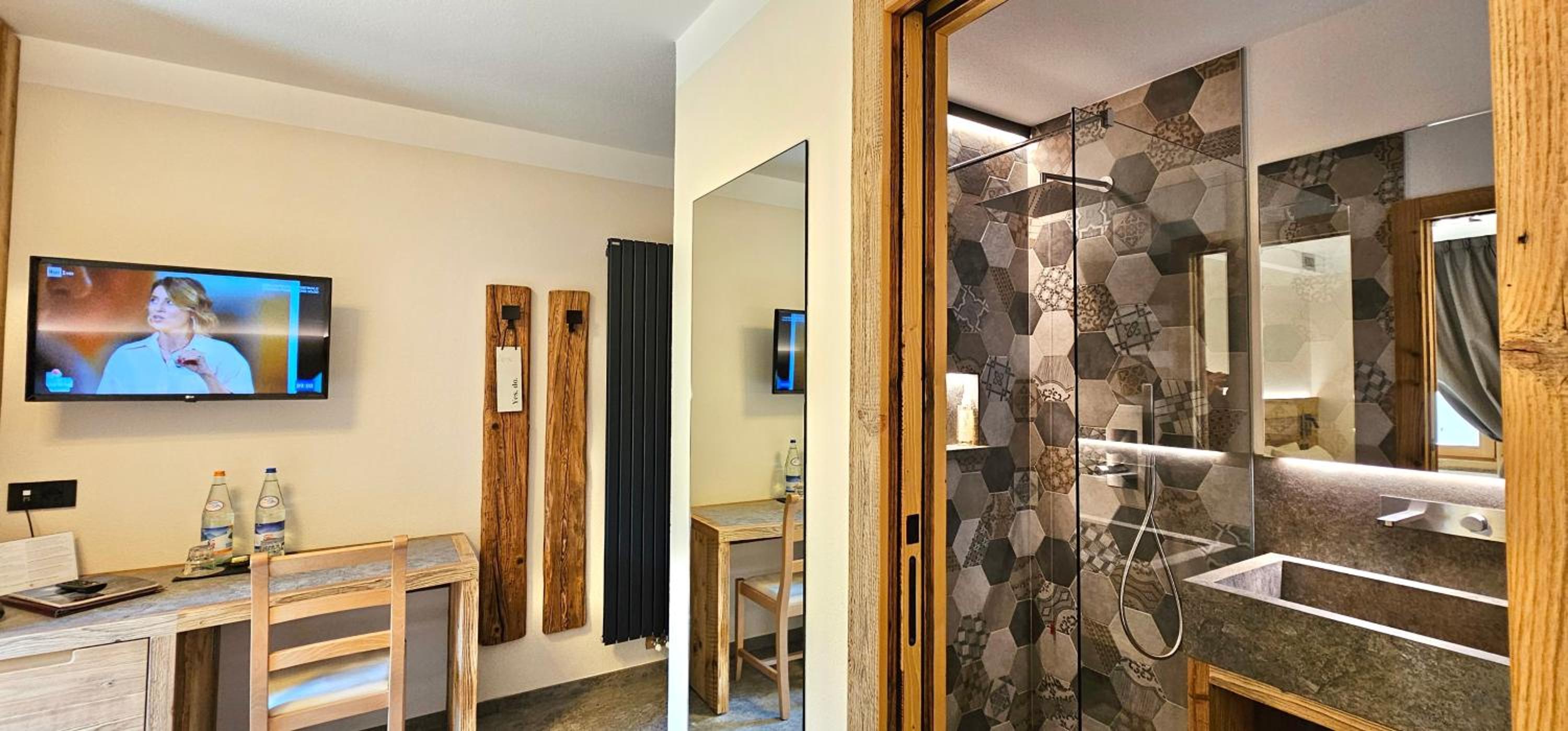 Double or Twin Room - Photo 9