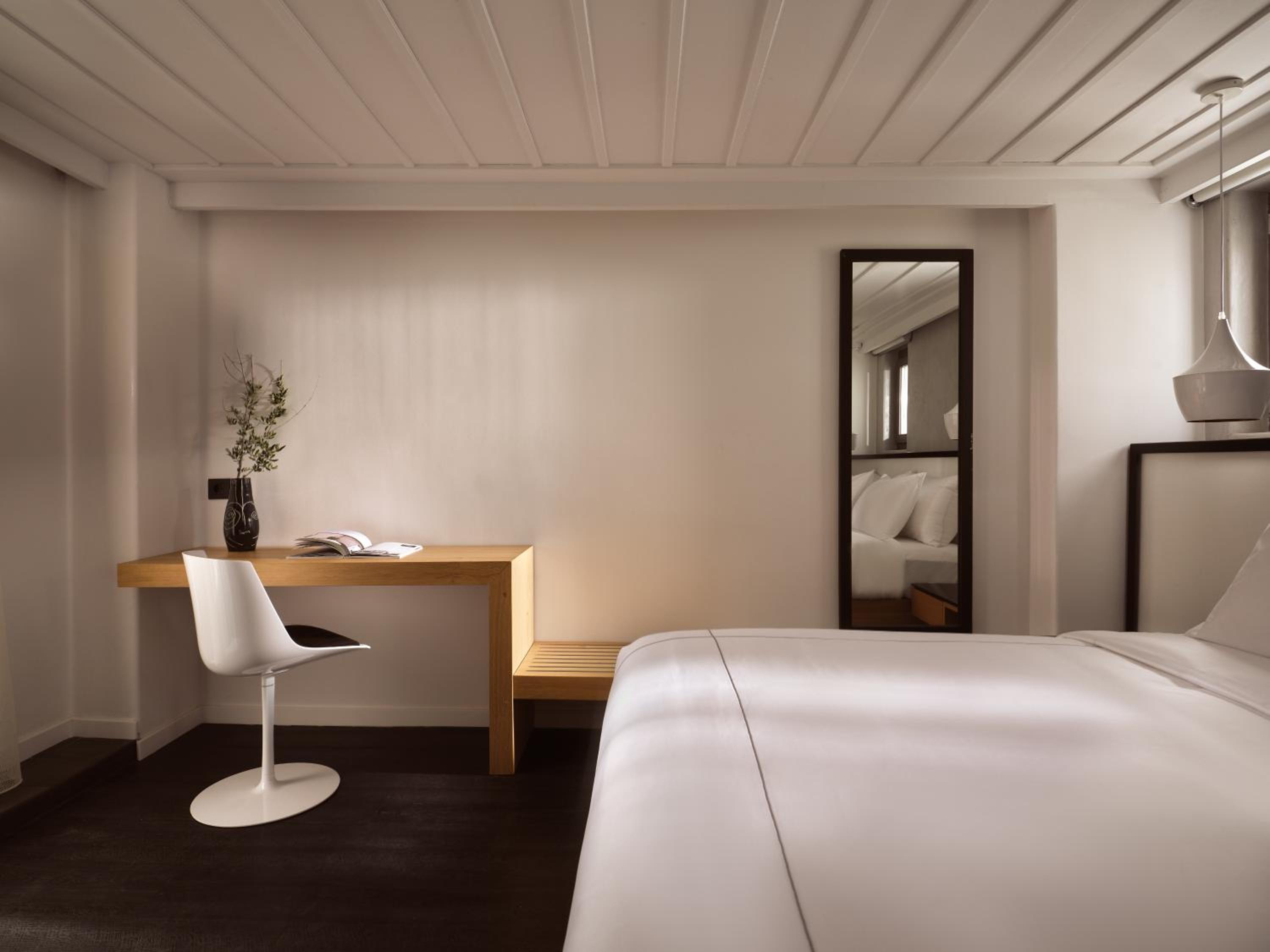 Two-Bedroom Suite with Spa - Photo 11