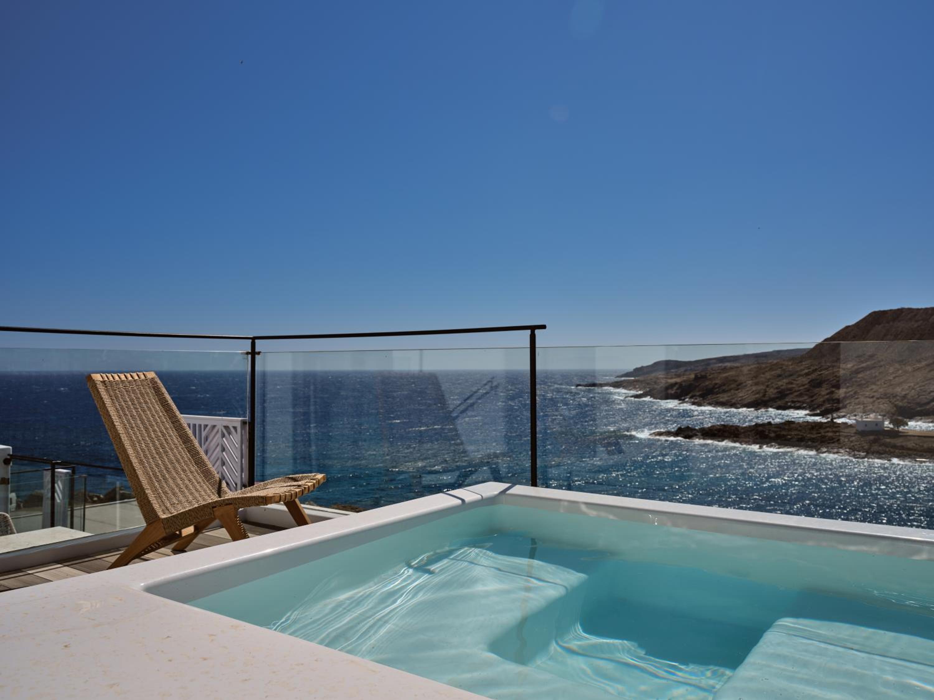 Two-Bedroom Suite with Spa - Photo 8