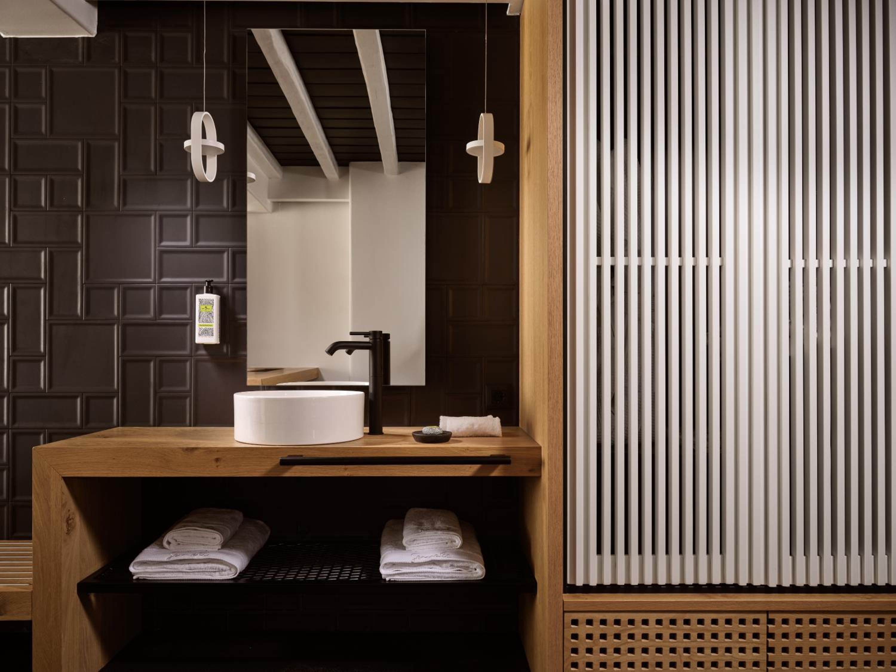Two-Bedroom Suite with Pool and Spa - Photo 12