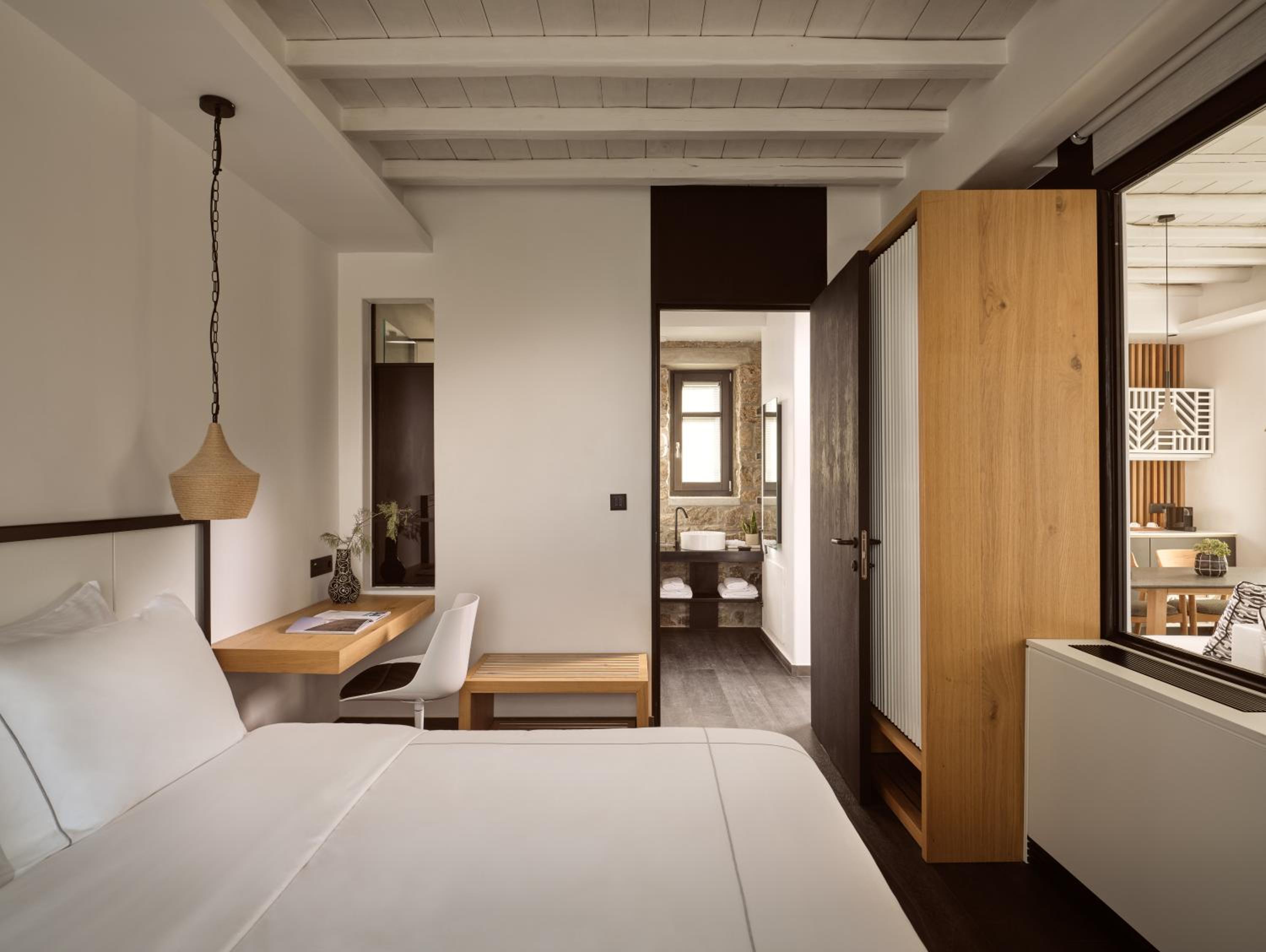 Panoramic King Suite with Spa - Photo 6