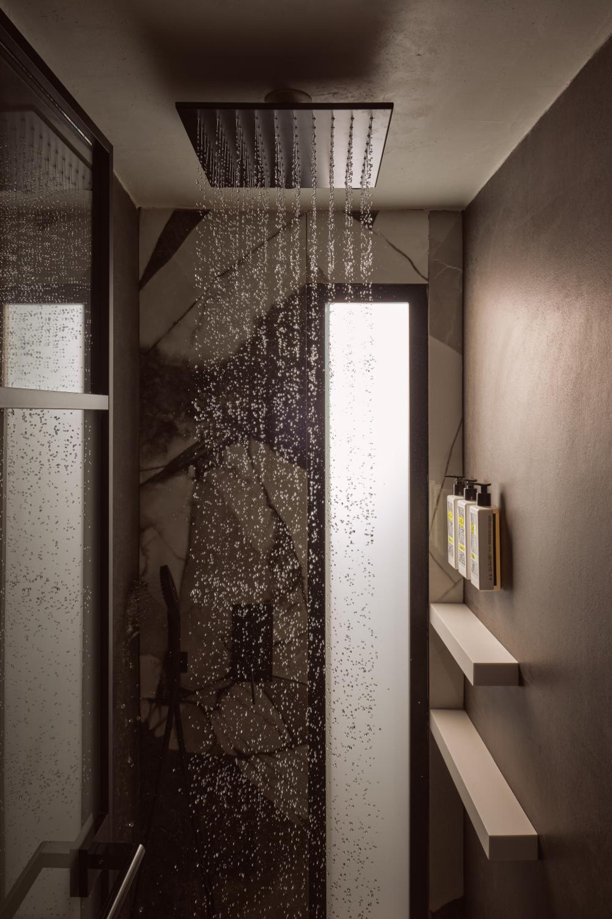 Two-Bedroom Suite with Spa - Photo 16