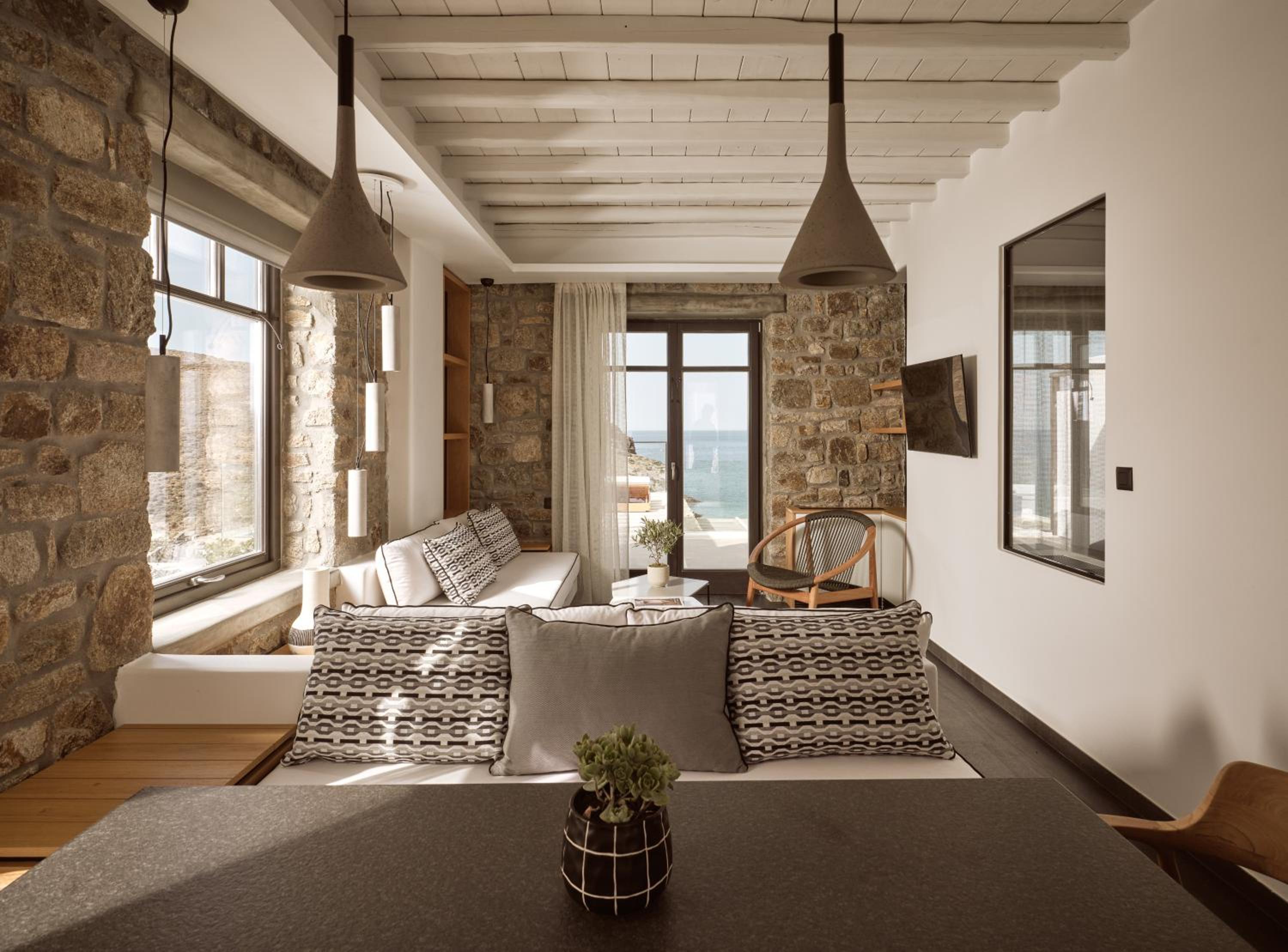 Panoramic King Suite with Spa - Photo 3