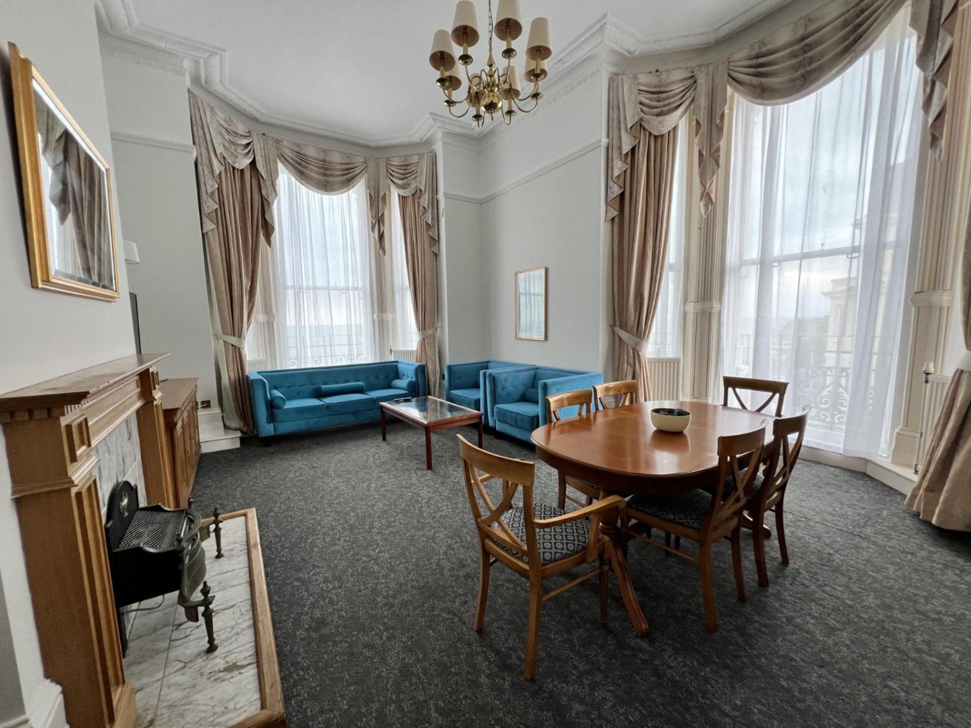 One-Bedroom Suite - Photo 2