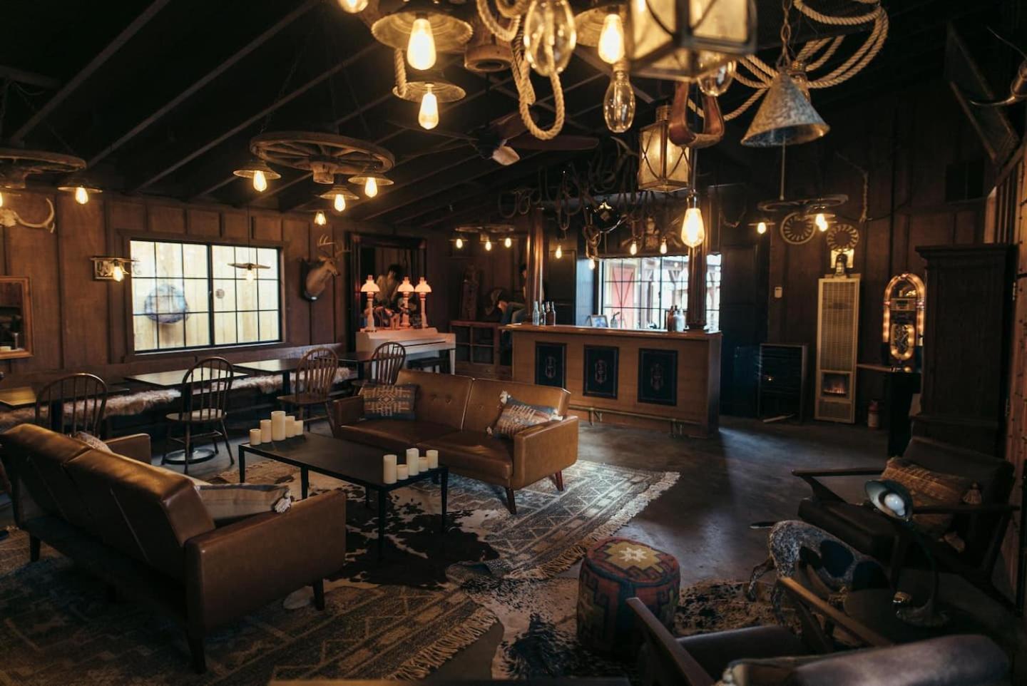 Five-Bedroom House photo 1