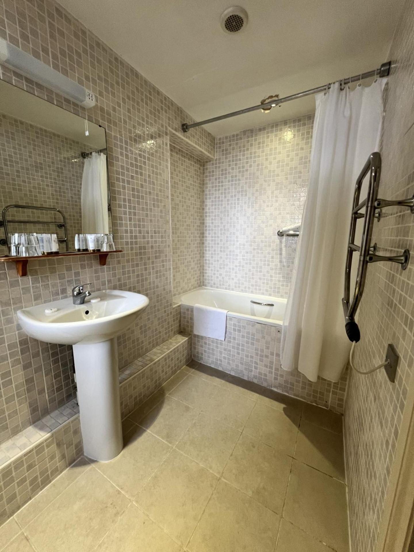 Double Room - Photo 6