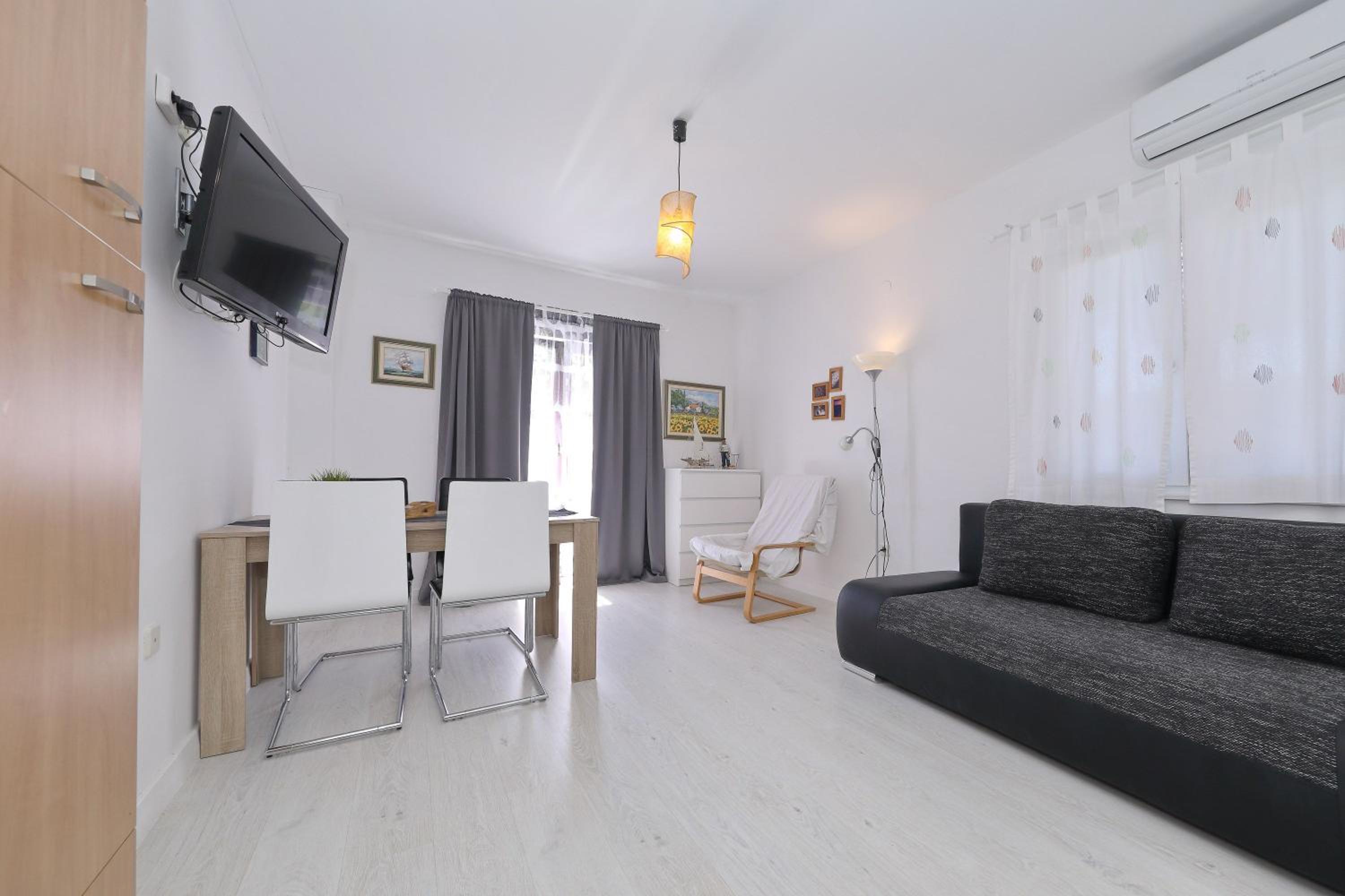 One-Bedroom Apartment with Balcony and Terrace photo 1