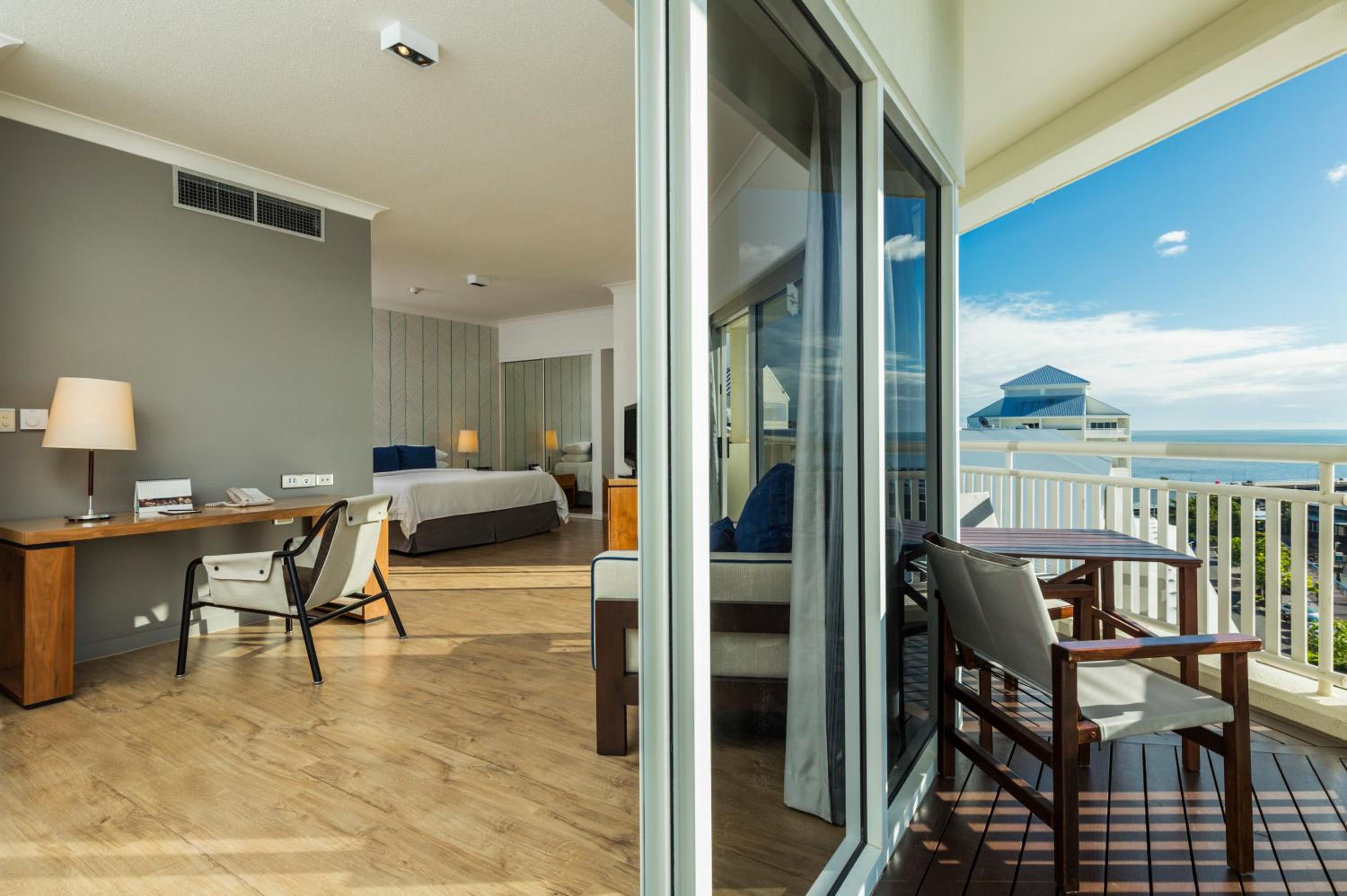 One-Bedroom Suite thumbnail 5