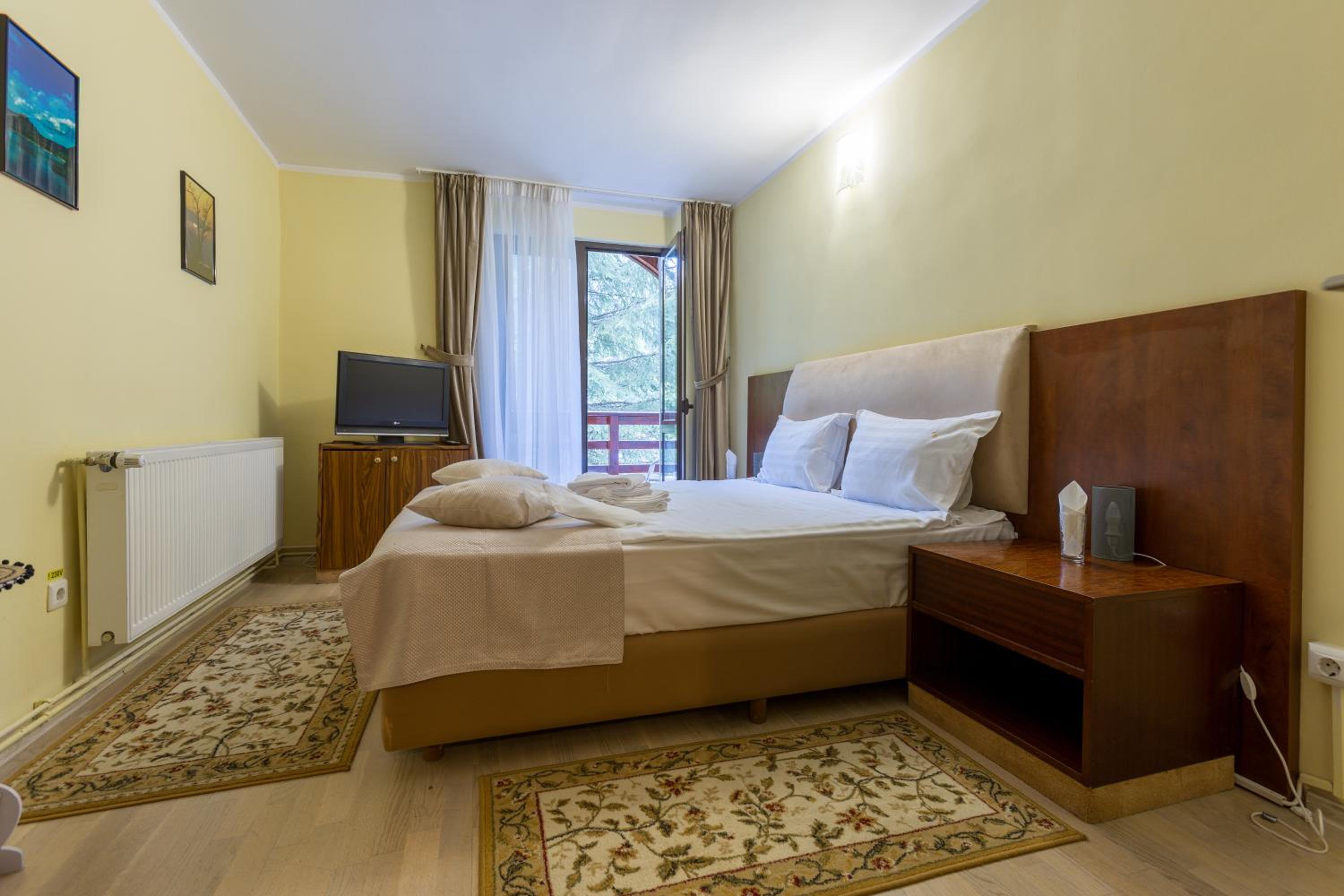 Double Room with Mountain View - Photo 2
