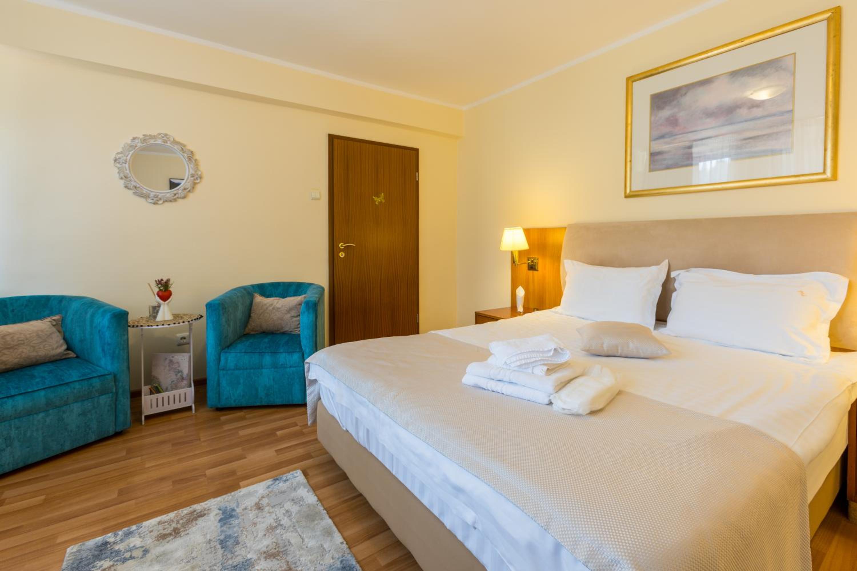 Double Room with Mountain View - Photo 10