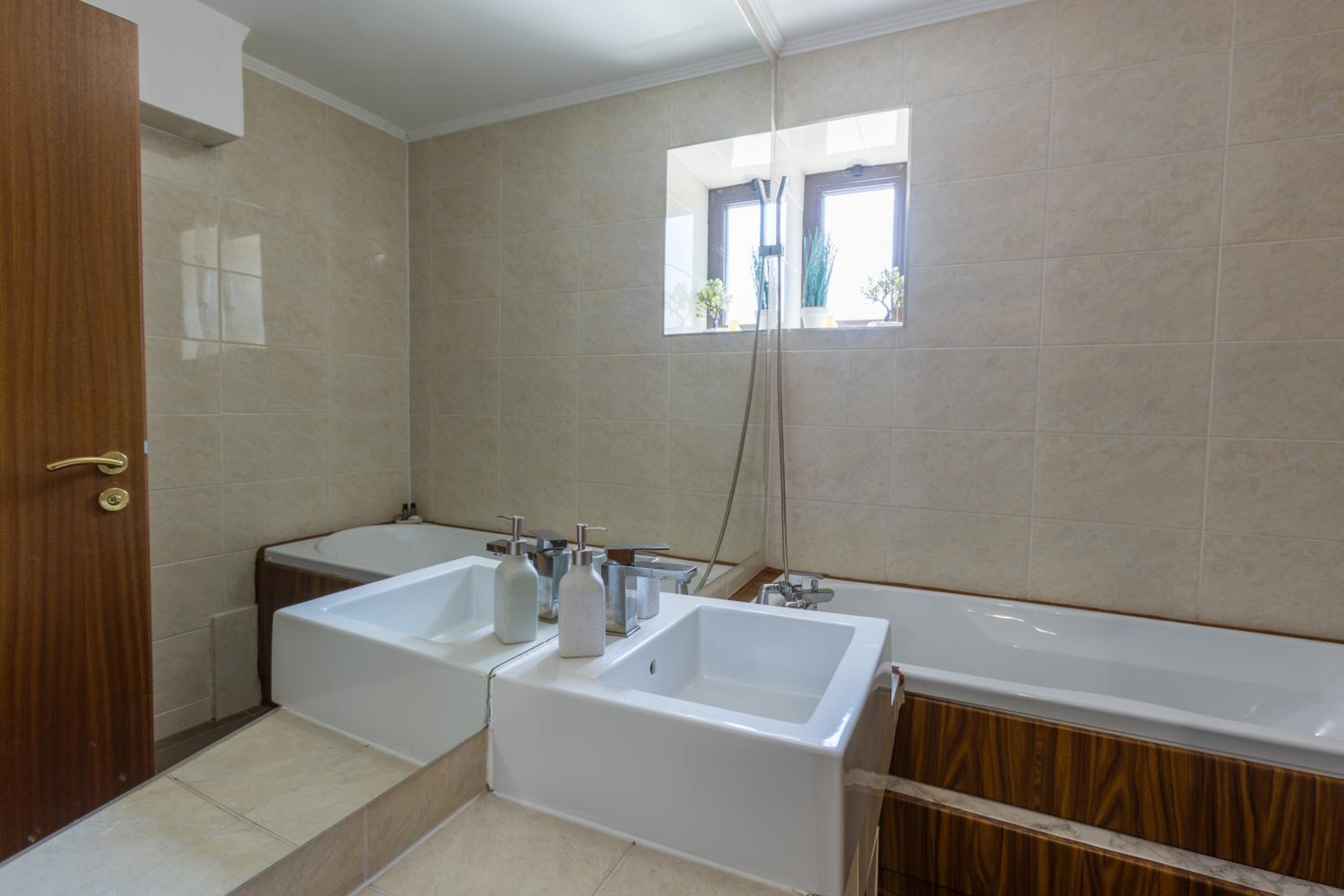 Double Room with Mountain View - Photo 12