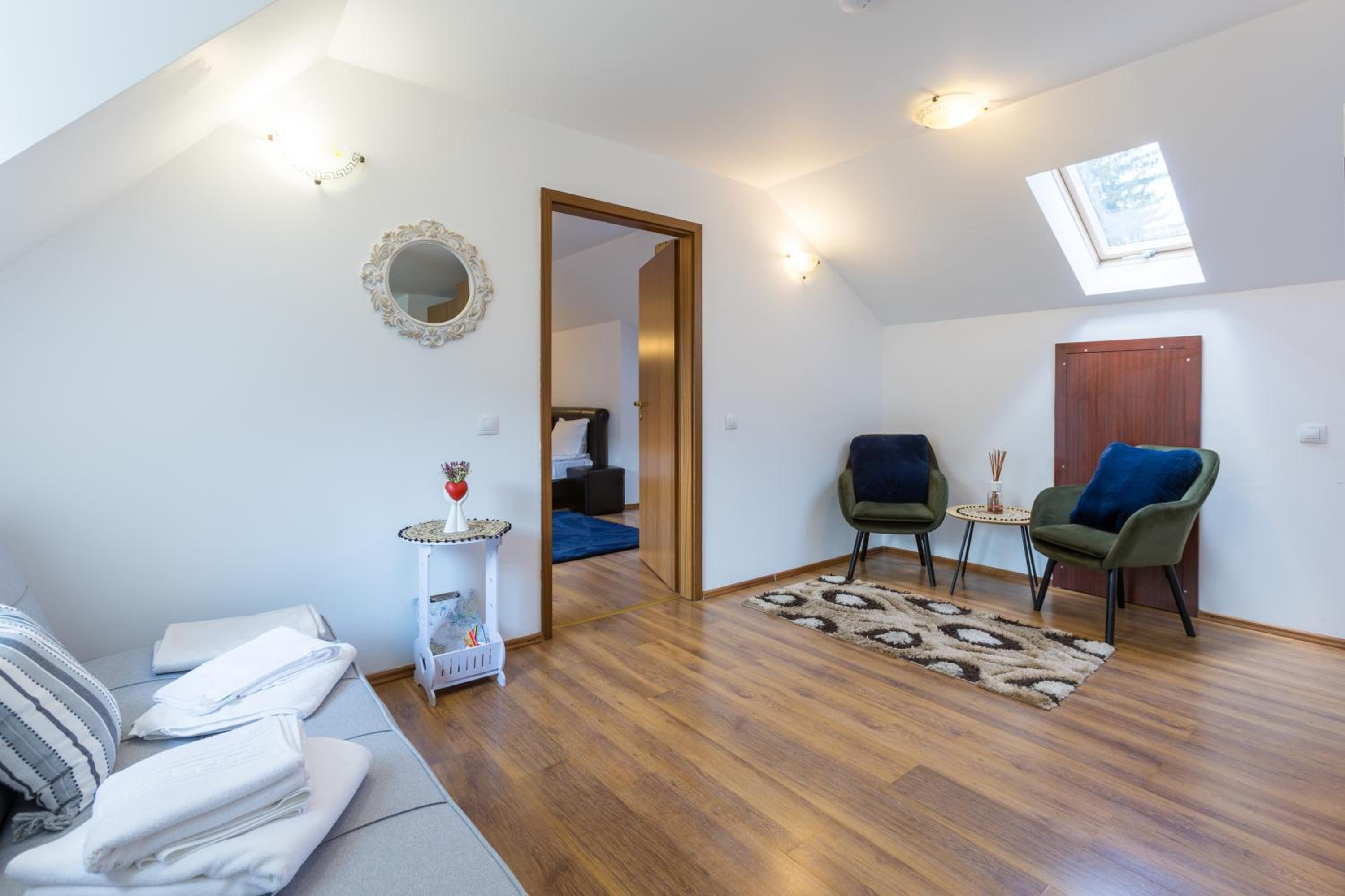 Apartment with Mountain View - Photo 14